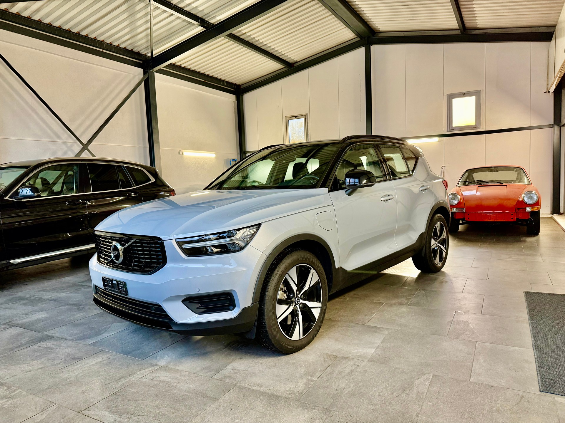 VOLVO XC40 T4 TwE R-Design Sport DCT-image-2
