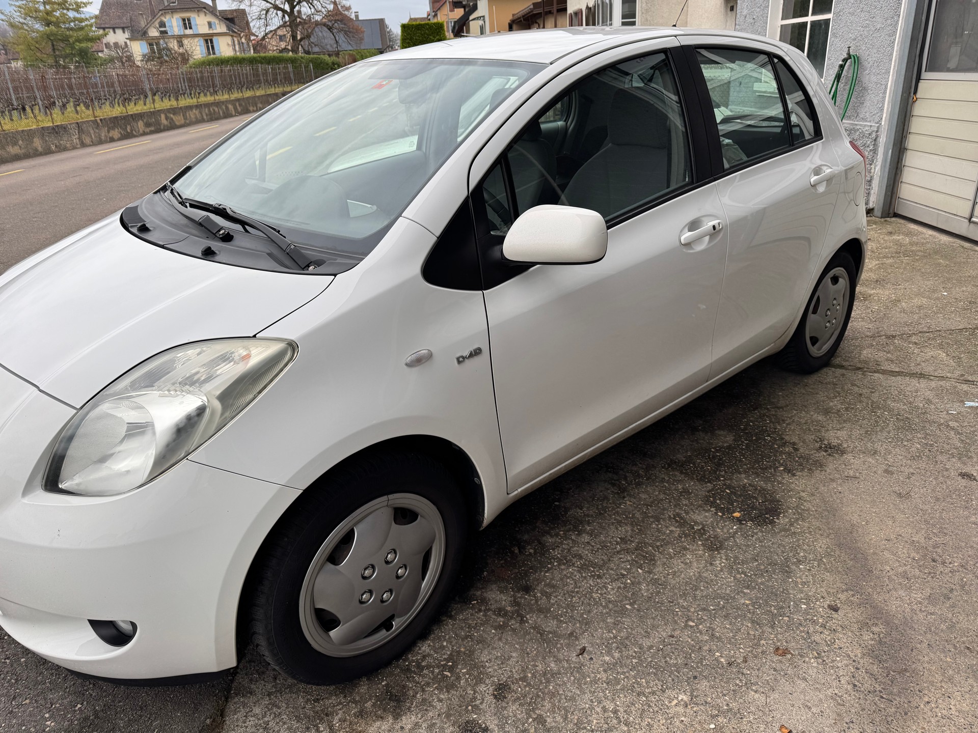 TOYOTA Yaris 1.4 D-4D Linea Sol-image-3
