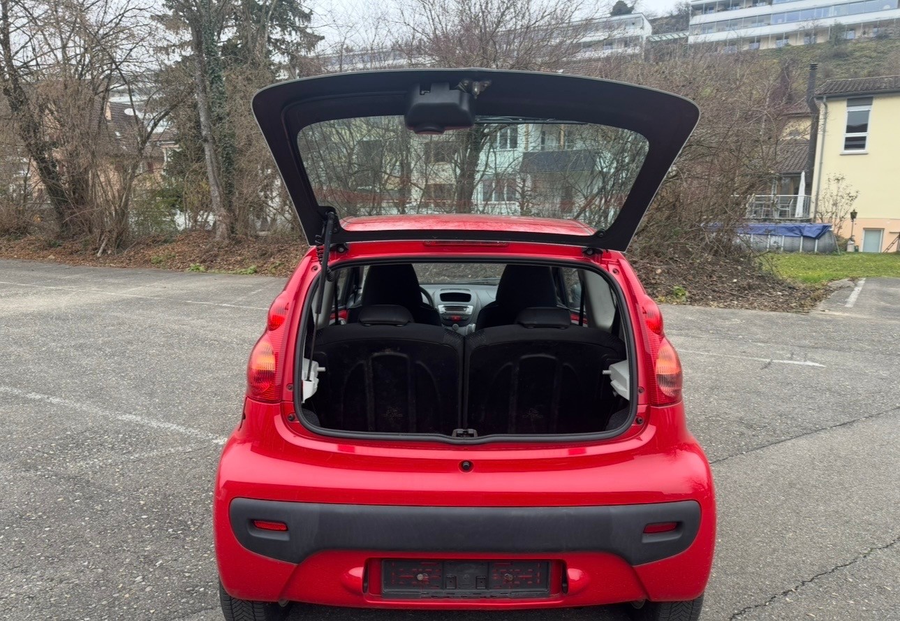 PEUGEOT 107 1.0 Urban-image-6