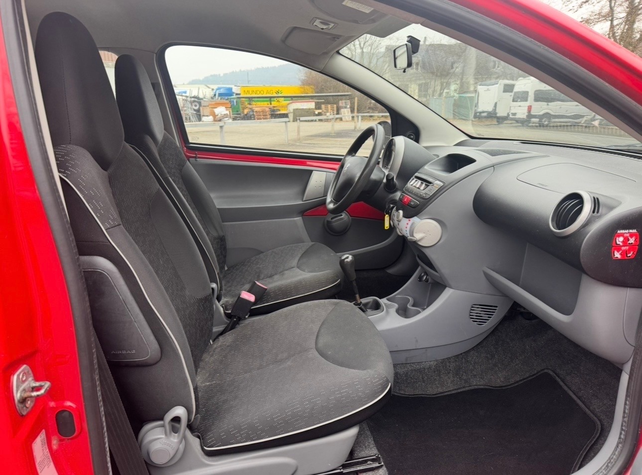 PEUGEOT 107 1.0 Urban-image-9