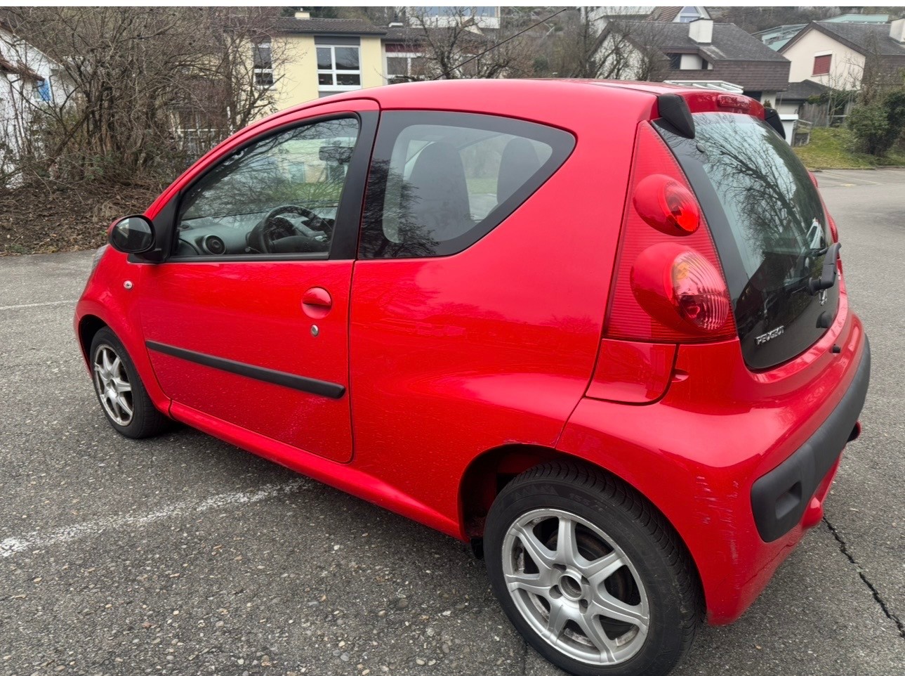 PEUGEOT 107 1.0 Urban-image-1