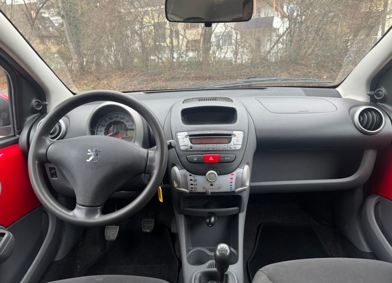 PEUGEOT 107 1.0 Urban-image-10