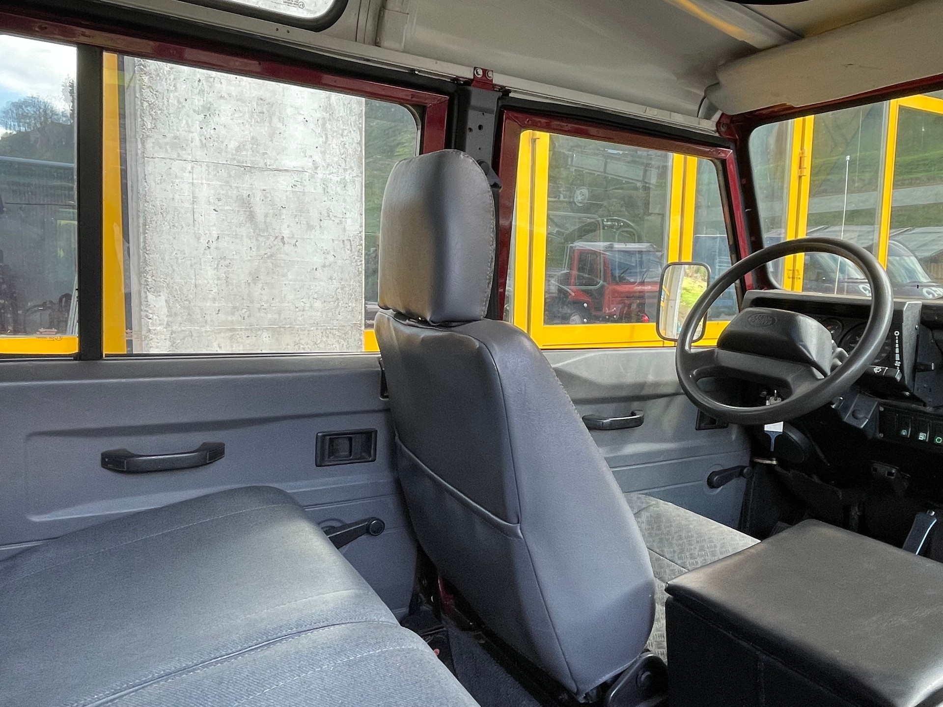 LAND ROVER Defender 110 CSW 2.5 Td5-image-15