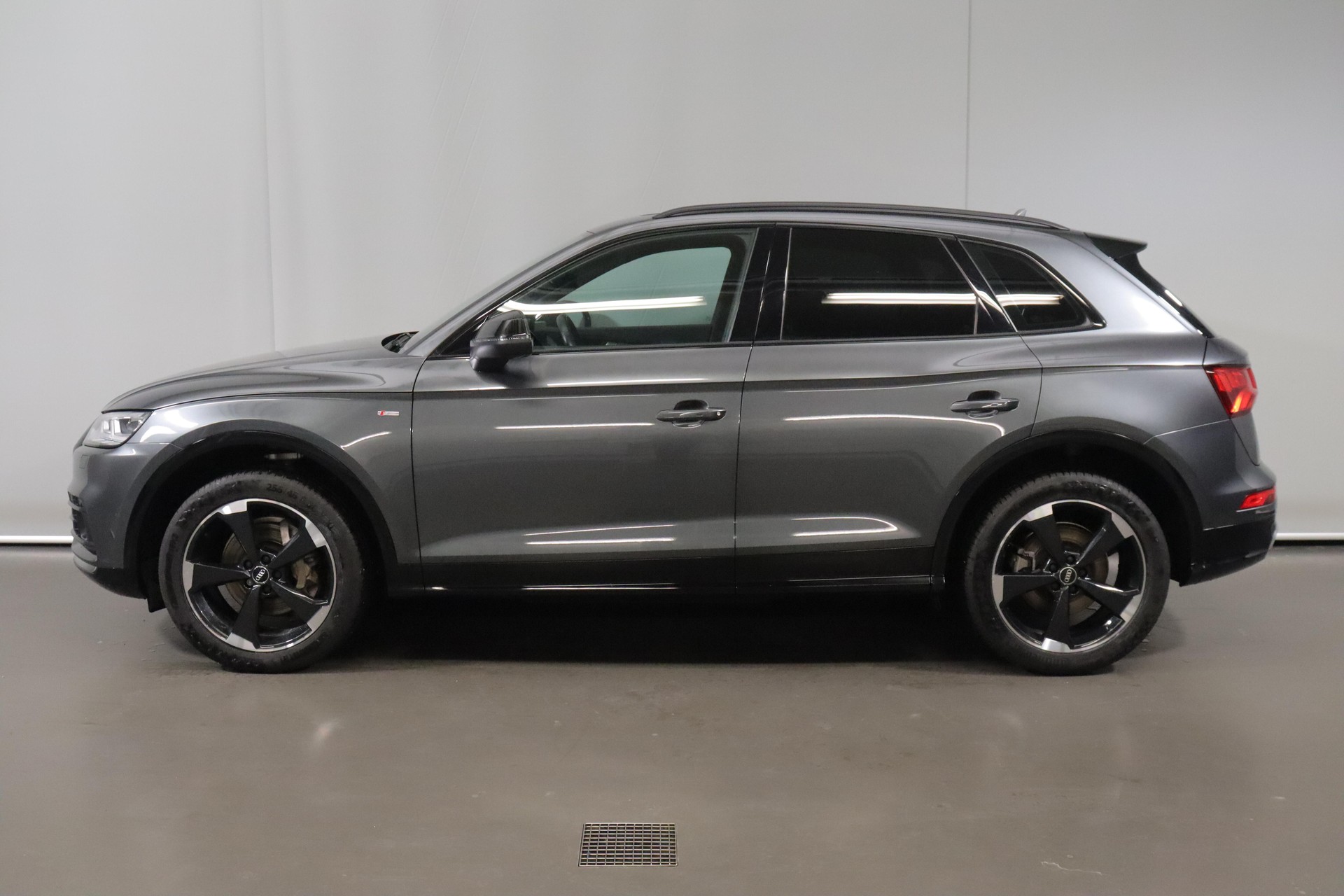 AUDI Q5 2.0 45 TFSI Sport qu. S-Tronic-image-4