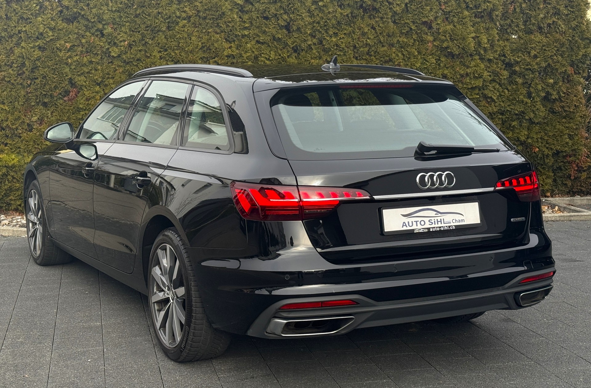 AUDI A4 Avant 40 TDI Attraction quattro S-tronic-image-12