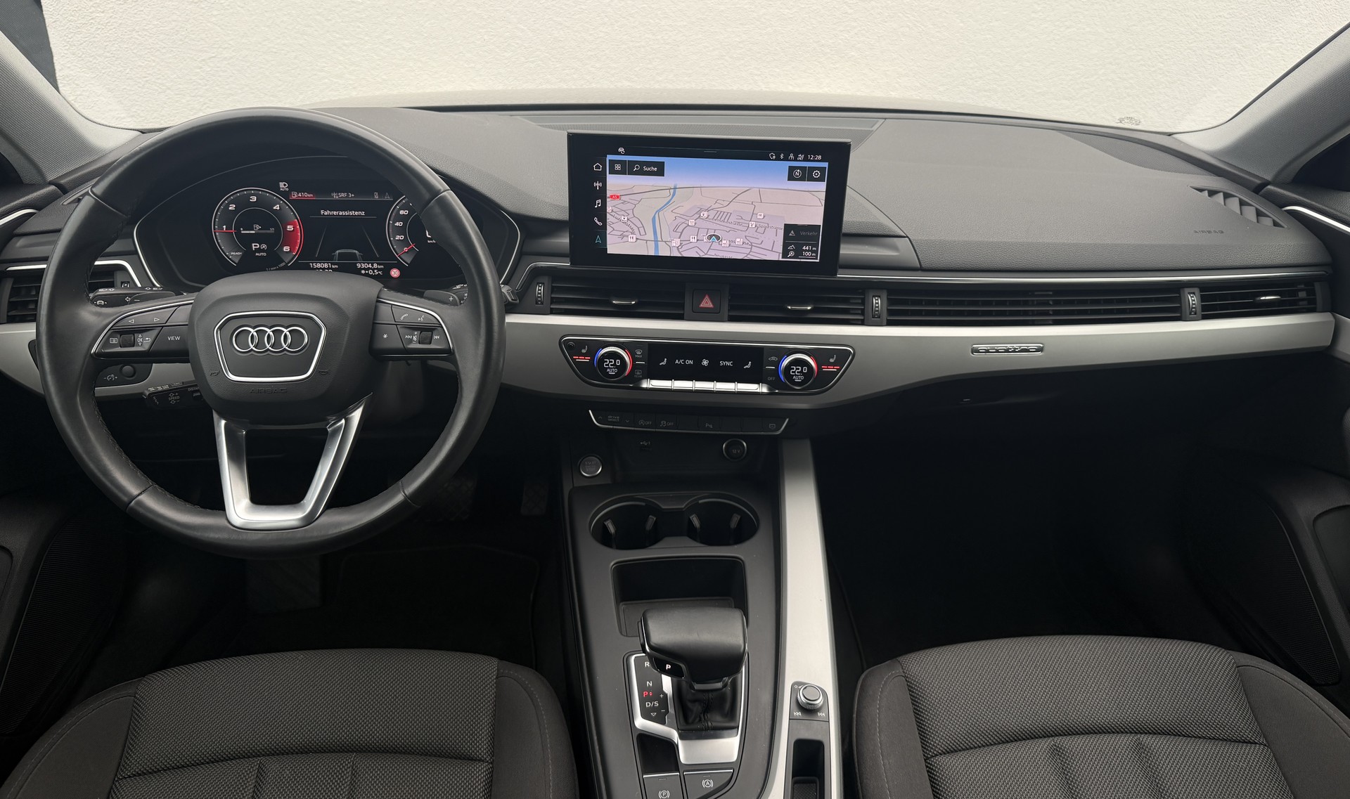 AUDI A4 Avant 40 TDI Attraction quattro S-tronic-image-16