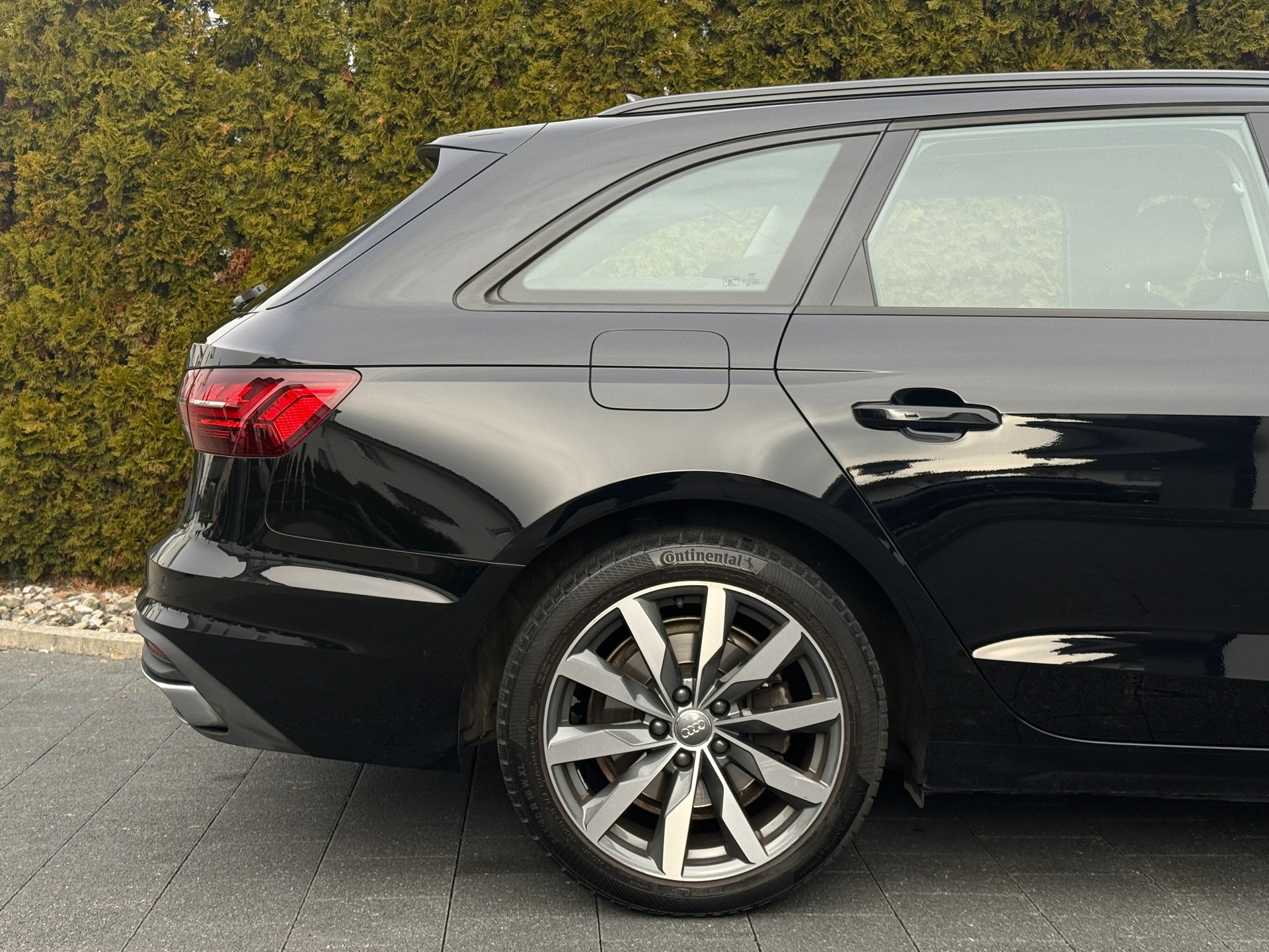 AUDI A4 Avant 40 TDI Attraction quattro S-tronic-image-9