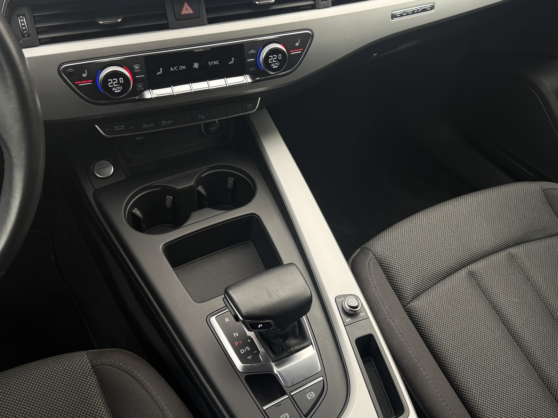 AUDI A4 Avant 40 TDI Attraction quattro S-tronic-image-28