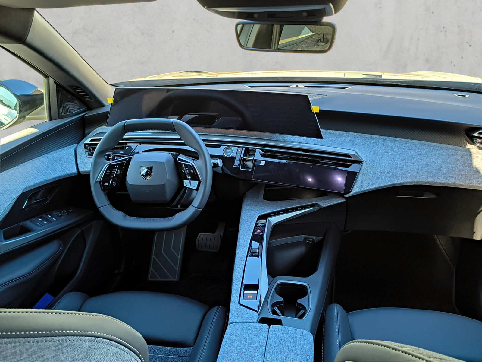 PEUGEOT 5008 1.2 Hybrid Allure Premium-image-13