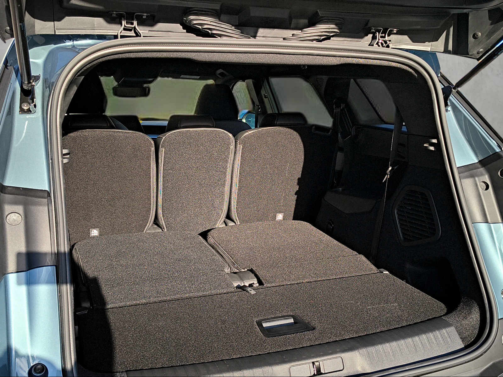 PEUGEOT 5008 1.2 Hybrid Allure Premium-image-6