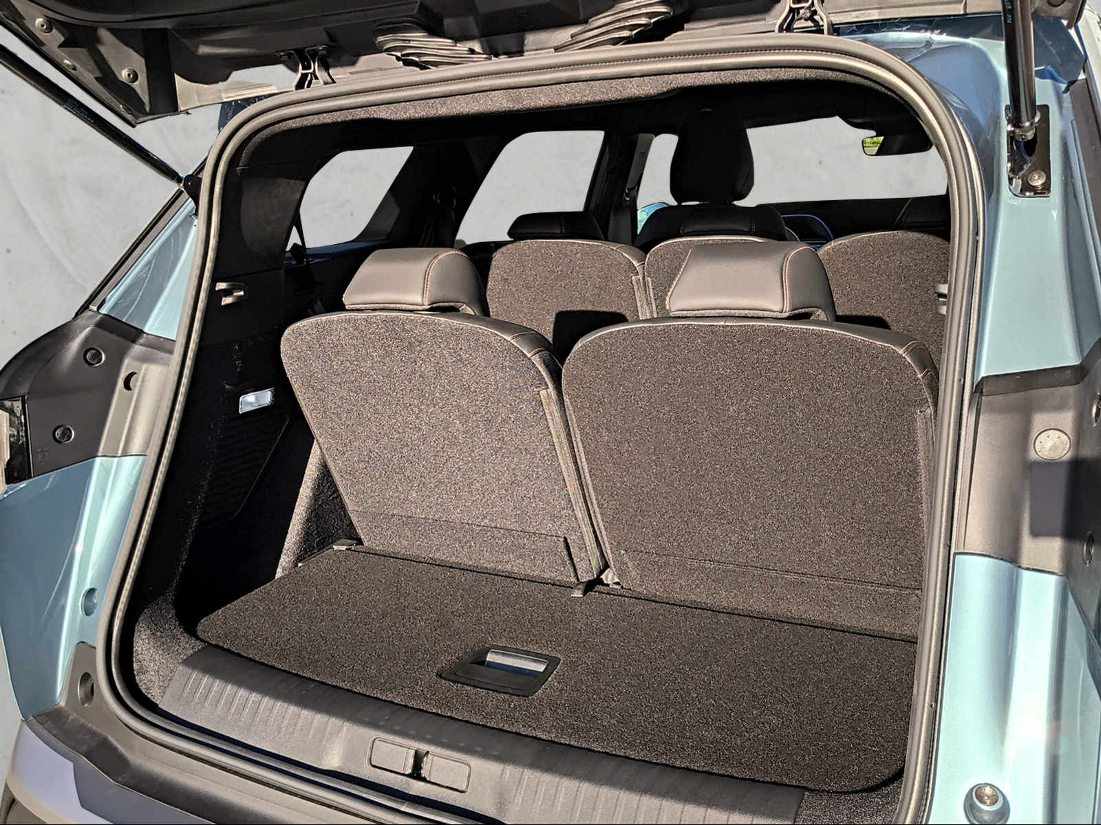 PEUGEOT 5008 1.2 Hybrid Allure Premium-image-7
