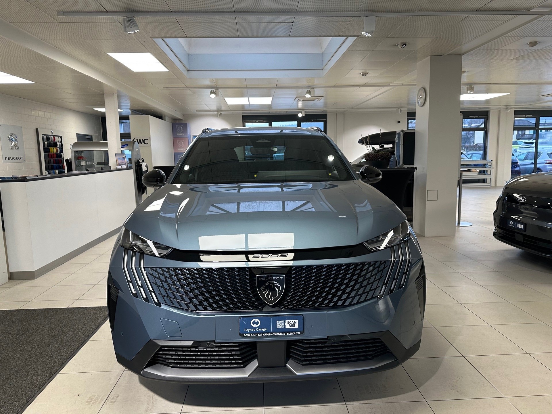 PEUGEOT 5008 1.2 Hybrid Allure Premium-image-1