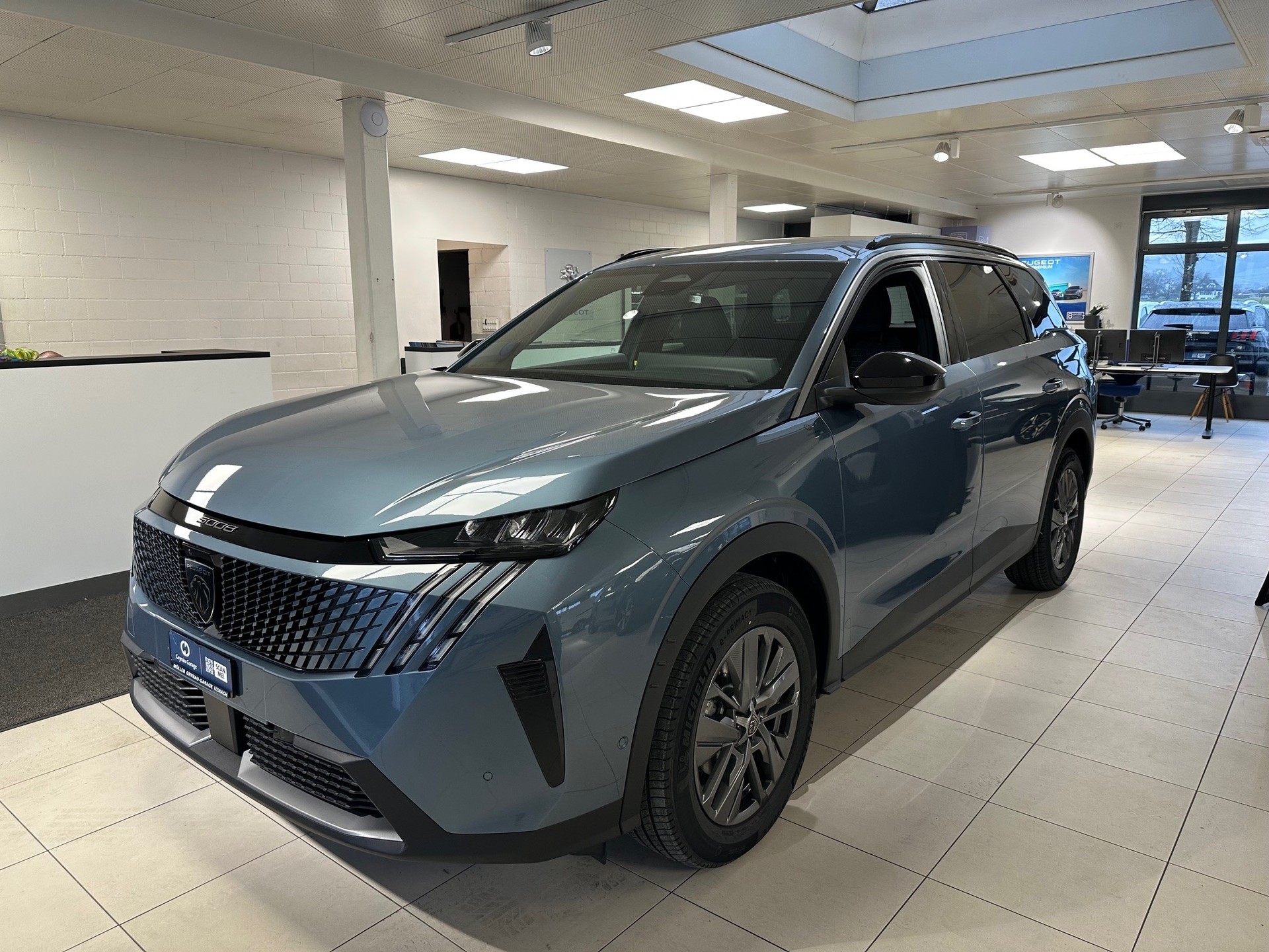 PEUGEOT 5008 1.2 Hybrid Allure Premium