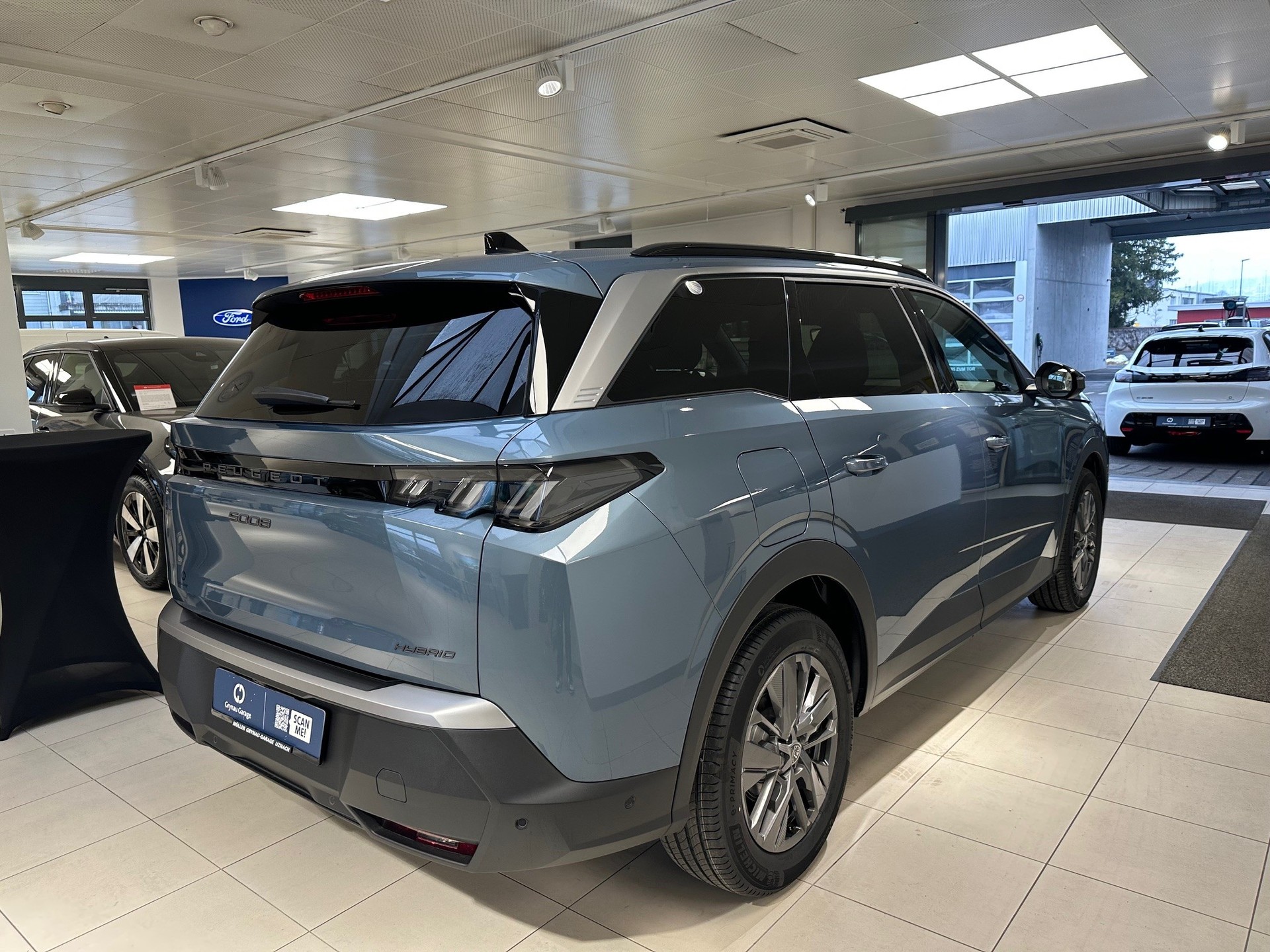 PEUGEOT 5008 1.2 Hybrid Allure Premium-image-3