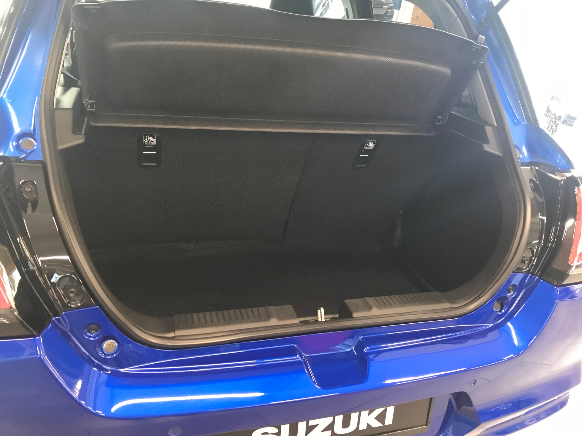 SUZUKI Swift 1.2 Sakura Top Hybrid 4x4-image-6