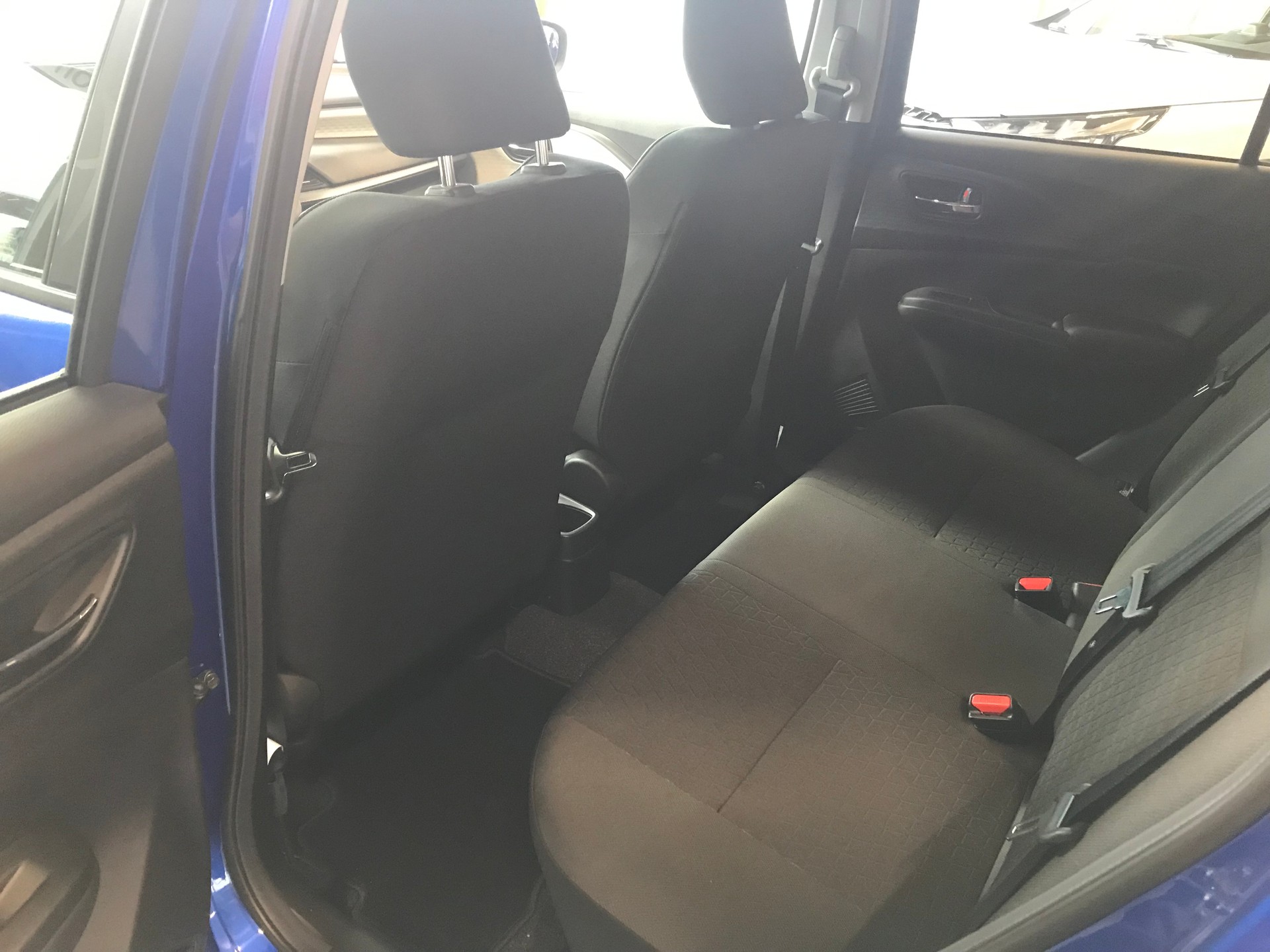 SUZUKI Swift 1.2 Sakura Top Hybrid 4x4-image-4