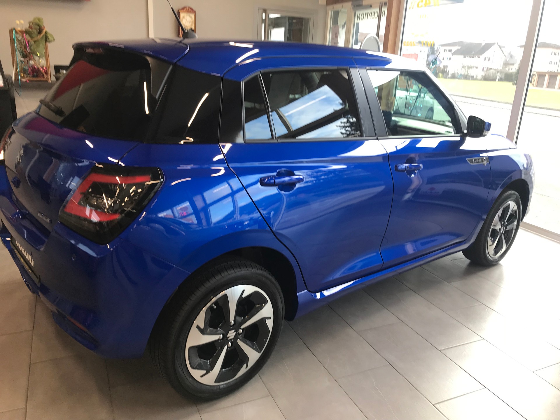 SUZUKI Swift 1.2 Sakura Top Hybrid 4x4-image-7