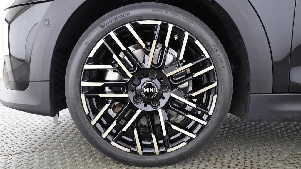 MINI Cooper S Cabrio-image-10