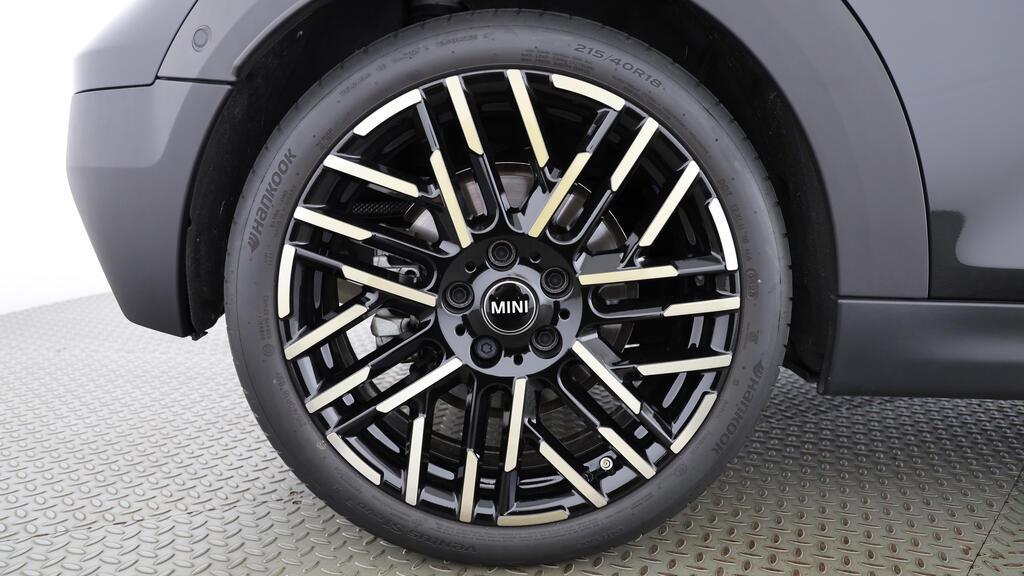 MINI Cooper S Cabrio-image-7