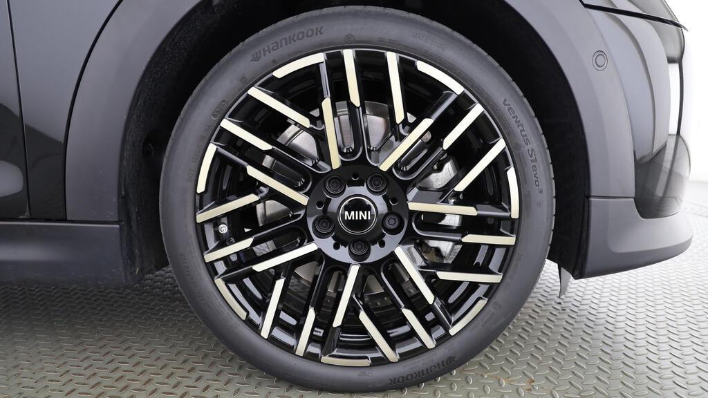 MINI Cooper S Cabrio-image-9