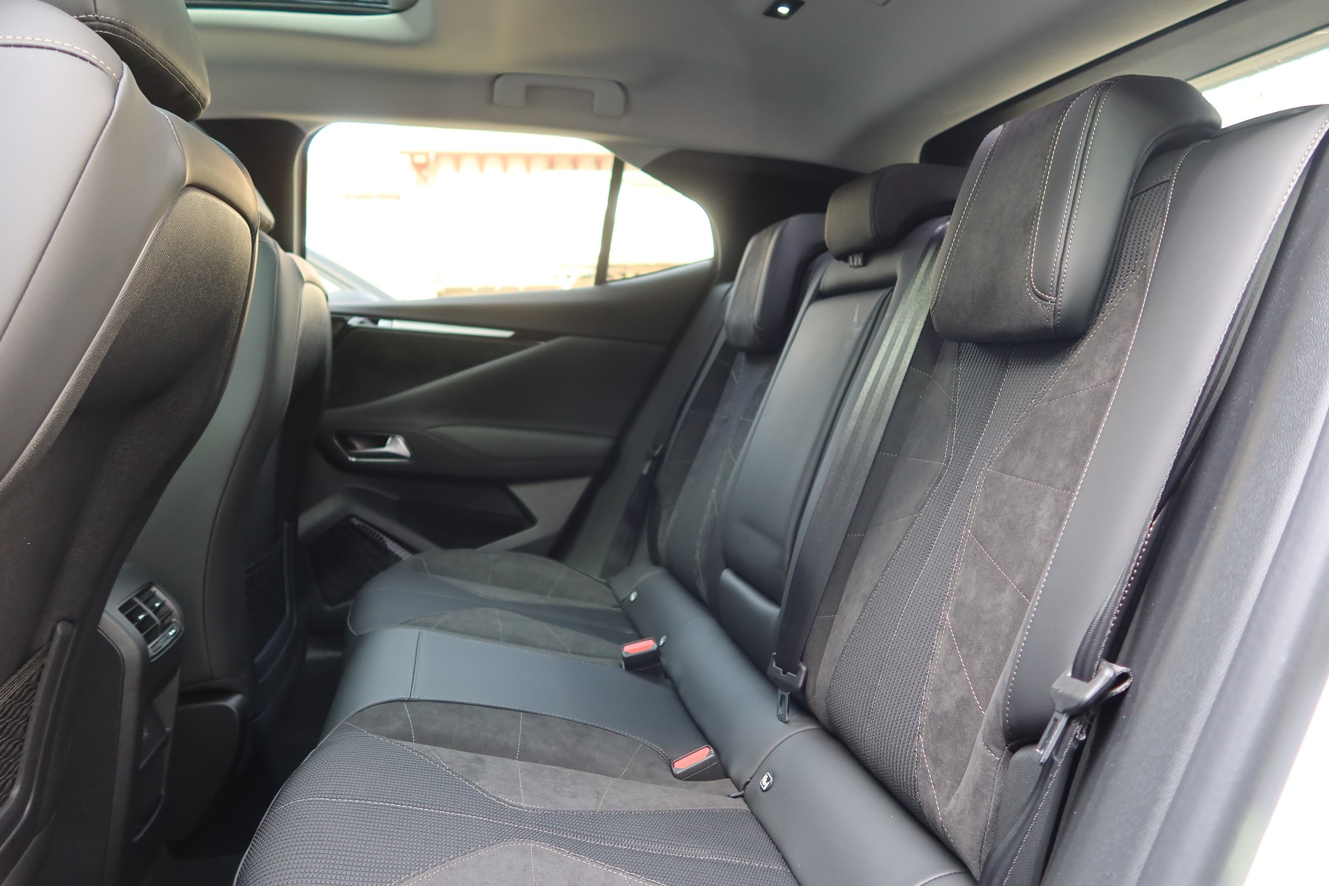 DS AUTOMOBILES DS 4 1.2MHEV Performance-image-10