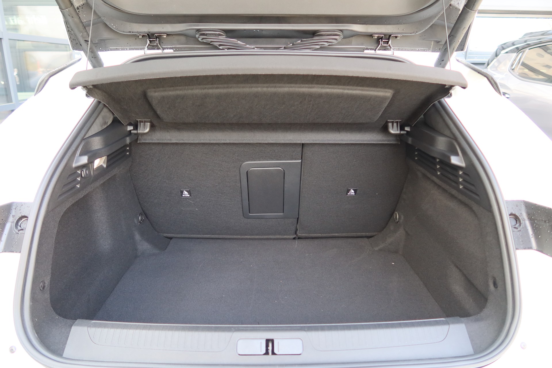 DS AUTOMOBILES DS 4 1.2MHEV Performance-image-12