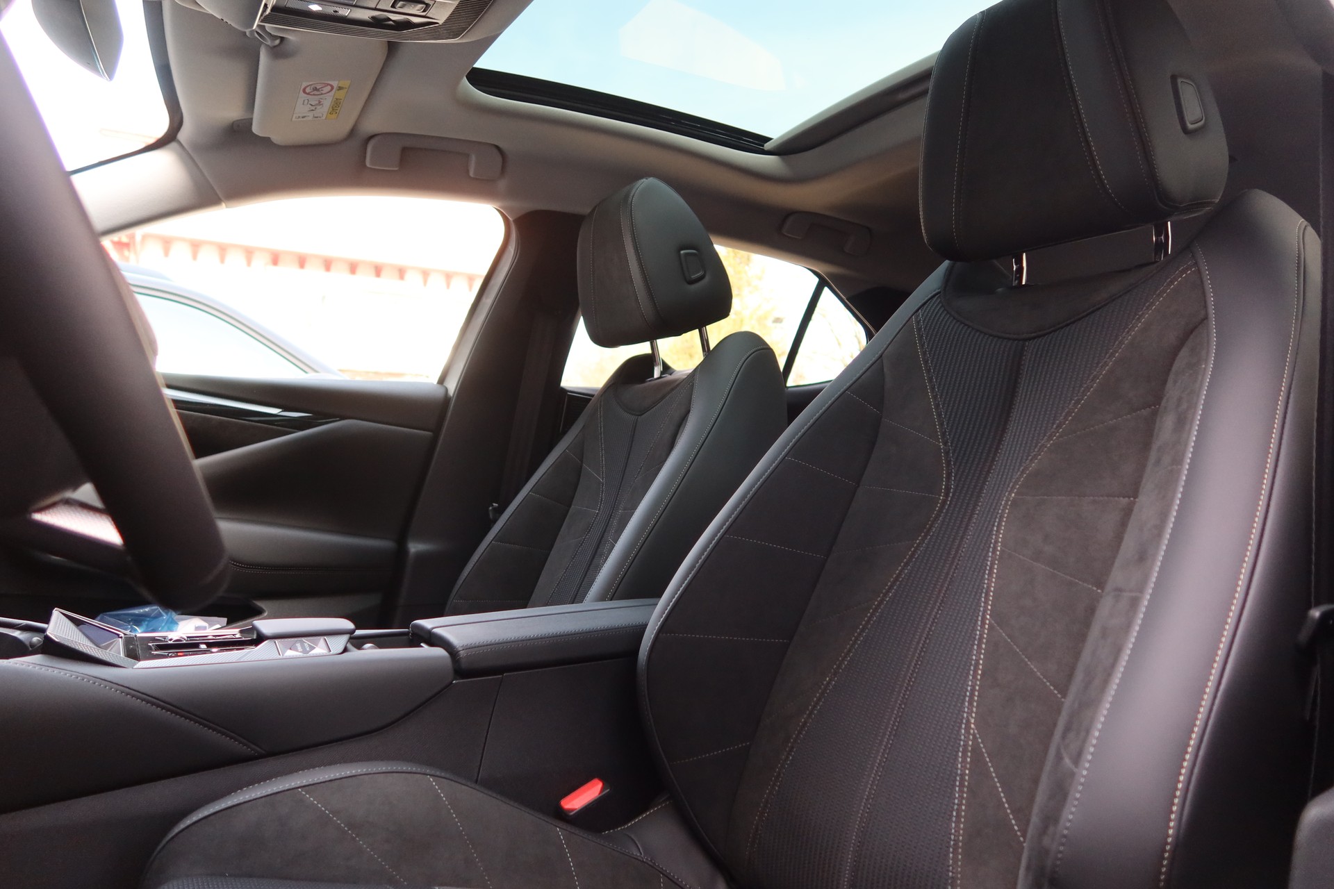 DS AUTOMOBILES DS 4 1.2MHEV Performance-image-9