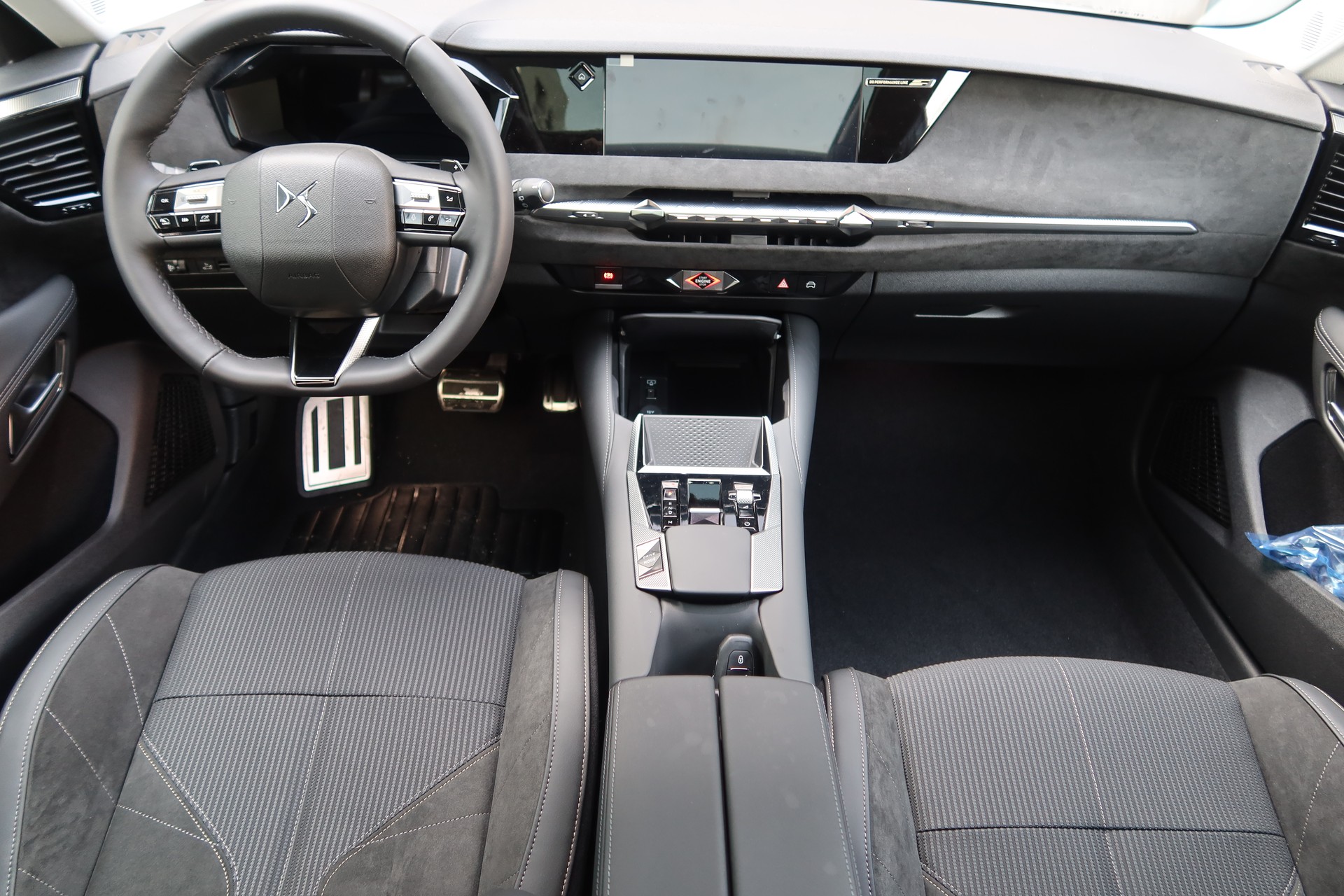 DS AUTOMOBILES DS 4 1.2MHEV Performance-image-8