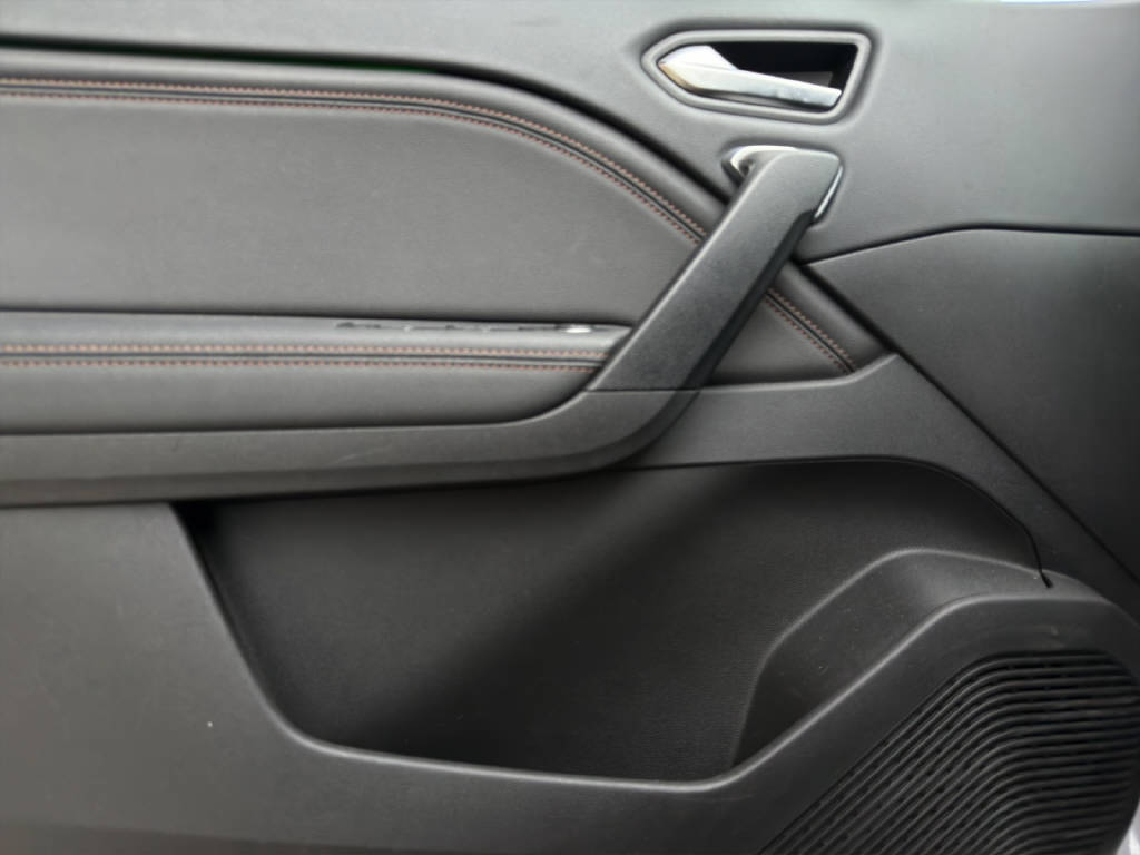 RENAULT Captur 1.6 E-Tech Plug-in Initiale-image-6