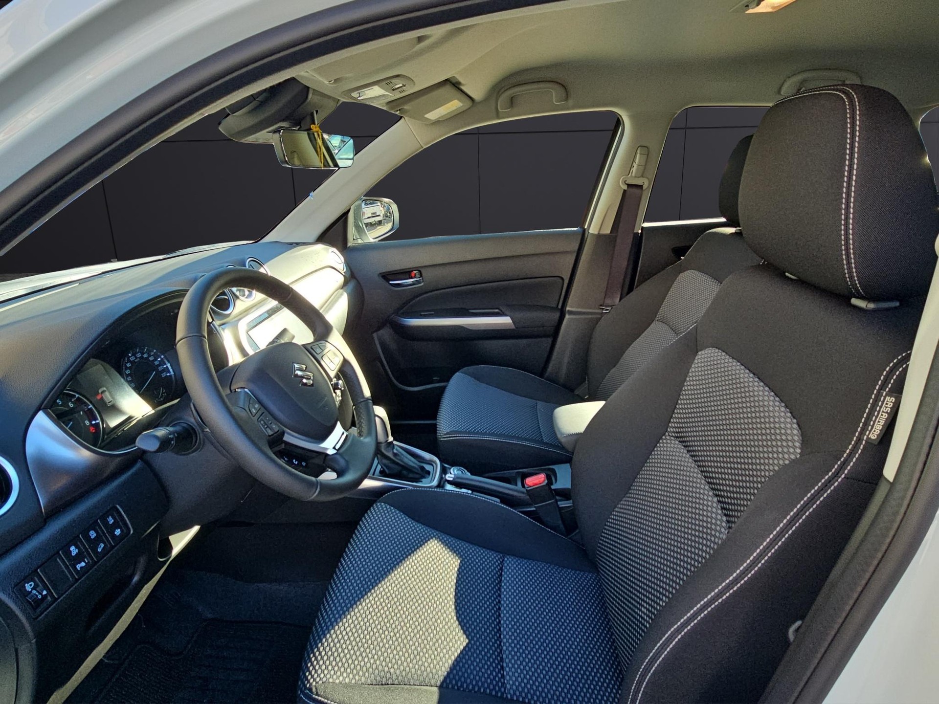 SUZUKI Vitara 1.4 T Sakura Hybrid 4x4-image-9