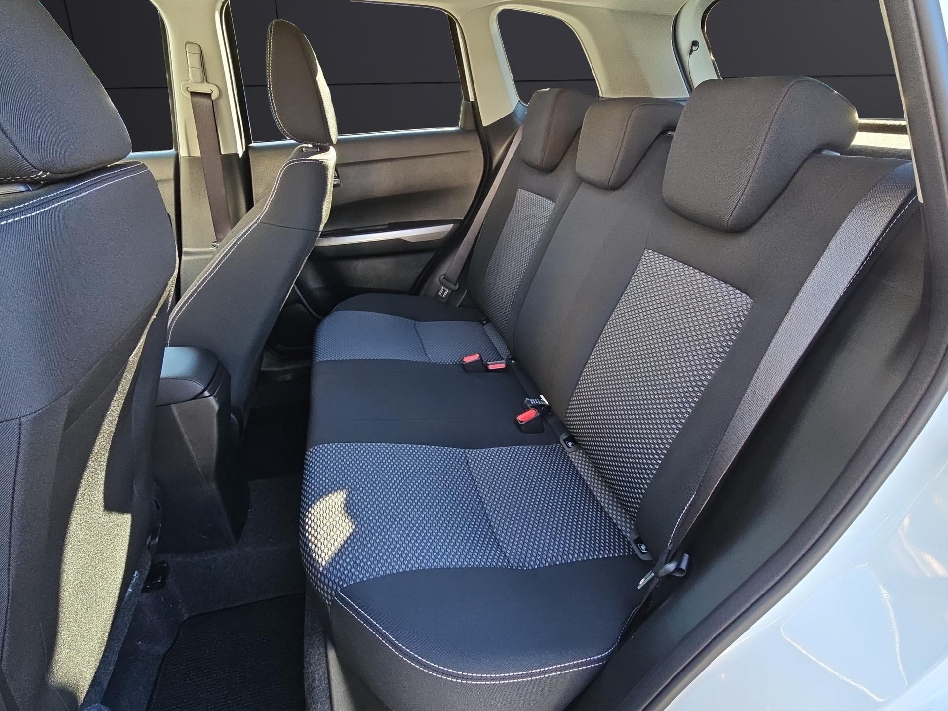 SUZUKI Vitara 1.4 T Sakura Hybrid 4x4-image-10