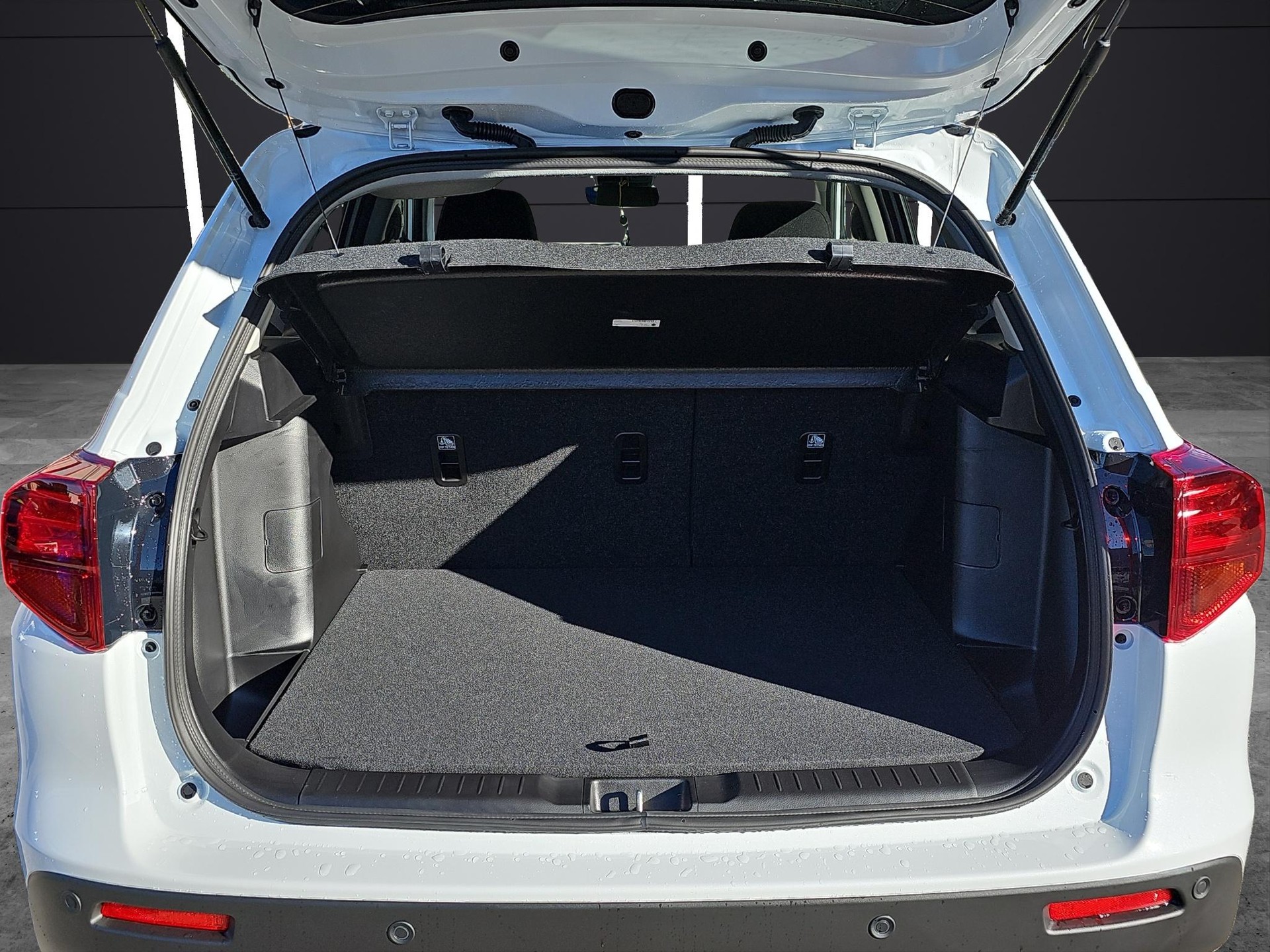 SUZUKI Vitara 1.4 T Sakura Hybrid 4x4-image-12