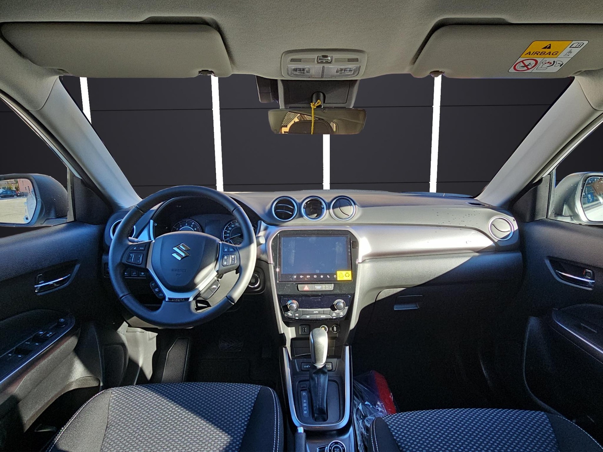 SUZUKI Vitara 1.4 T Sakura Hybrid 4x4-image-11