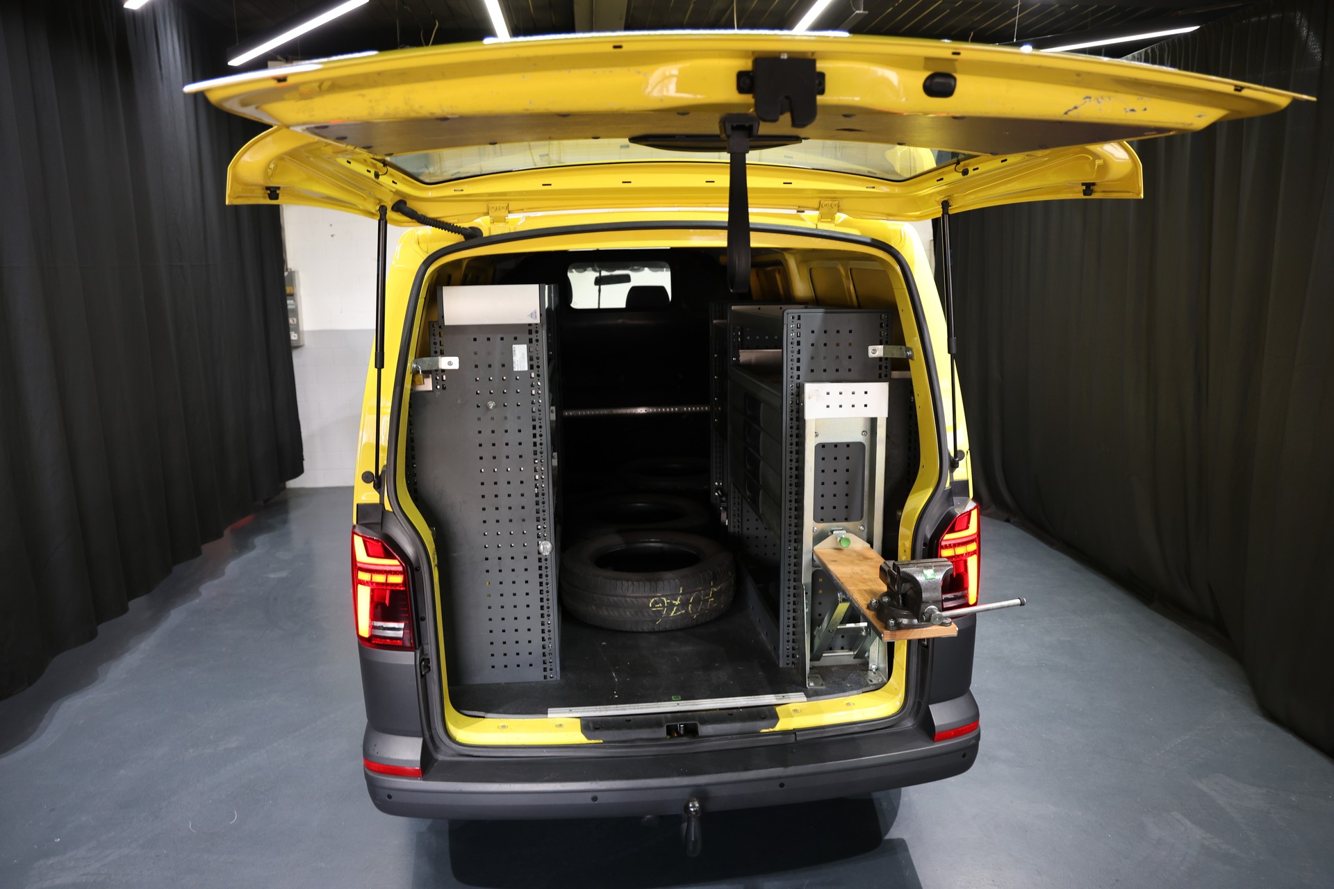 VW T6.1 2.0 TDI 4Motion EXTRA LANG BOTT Klima-image-10
