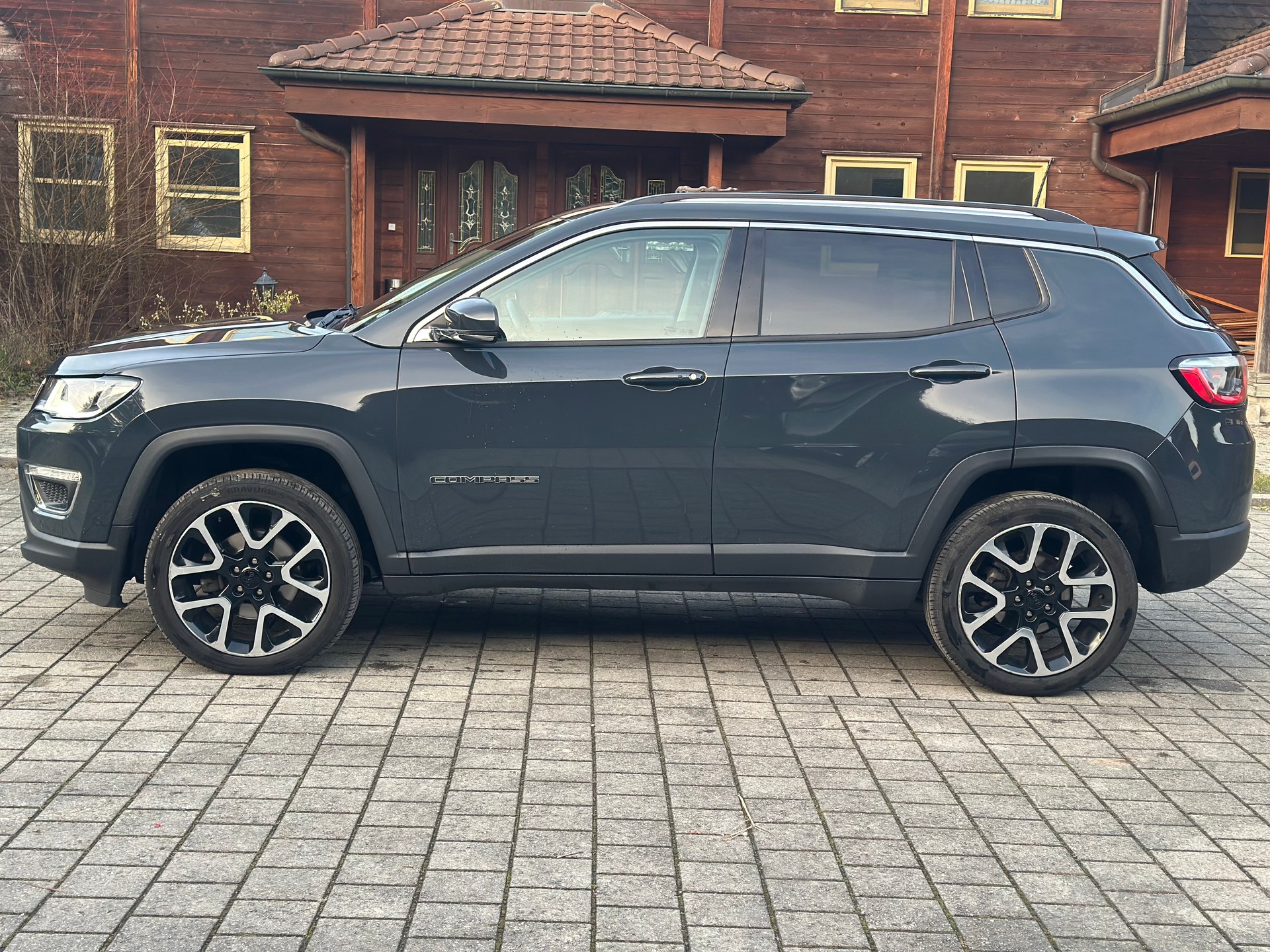 JEEP Compass 1.4 Turbo Limited AWD 9ATX-image-5