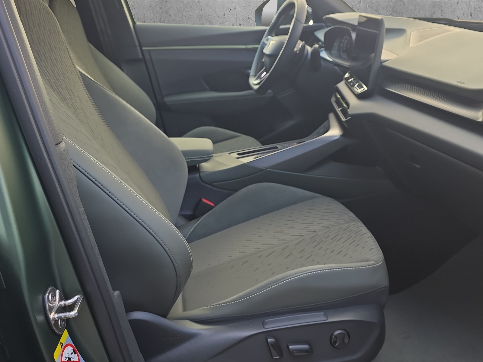 CUPRA Terramar 2.0 TSI DSG 4Drive VZ Tribe Edition "Grün Matt"-image-11