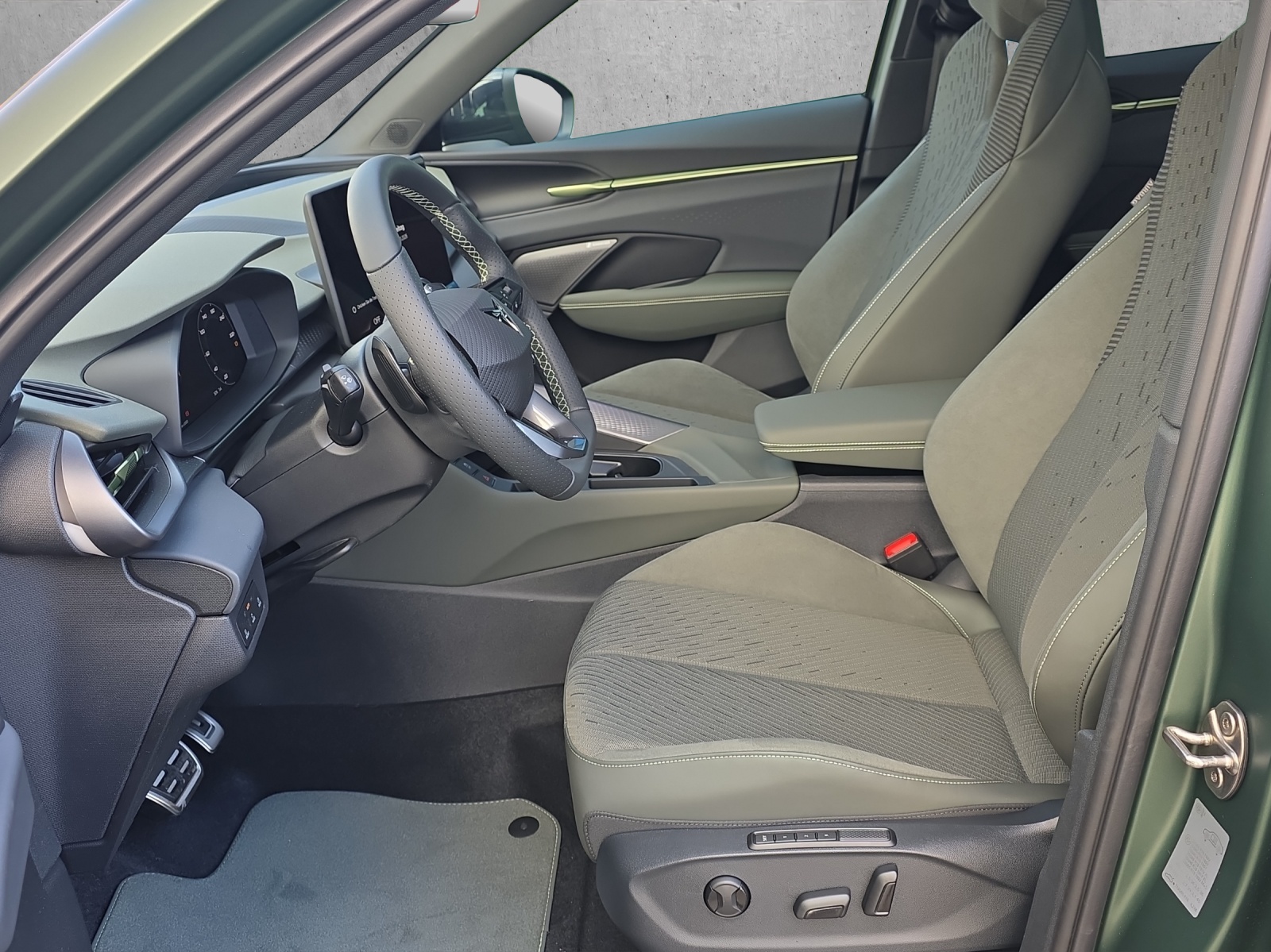 CUPRA Terramar 2.0 TSI DSG 4Drive VZ Tribe Edition "Grün Matt"-image-10