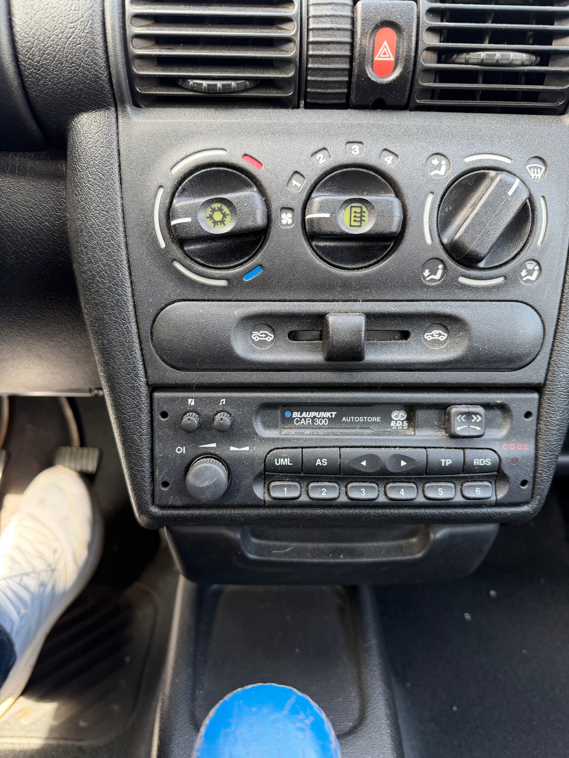 OPEL Corsa 1.2 16V Swing-image-1