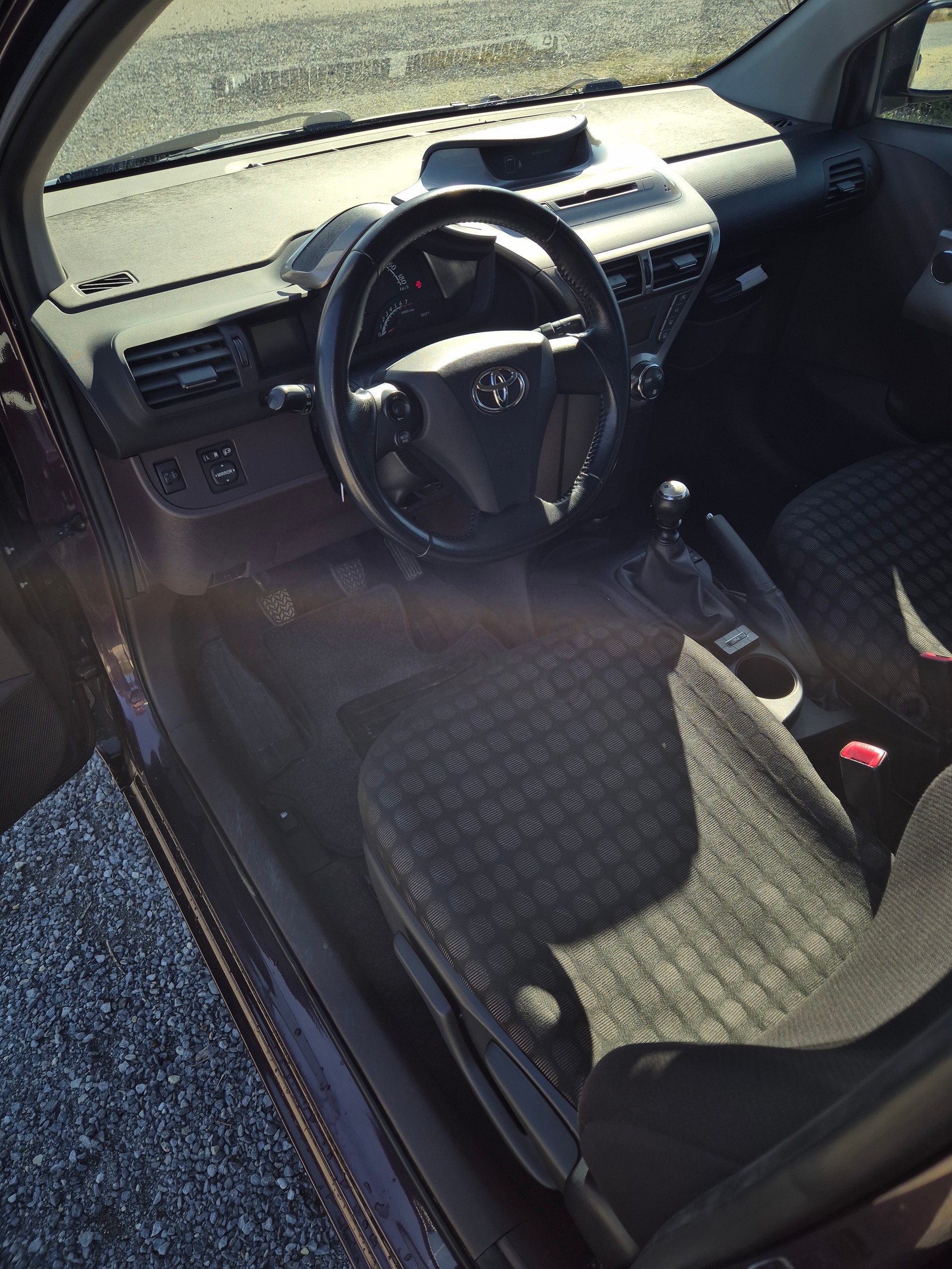 TOYOTA iQ 1.0 VVT-i-image-4