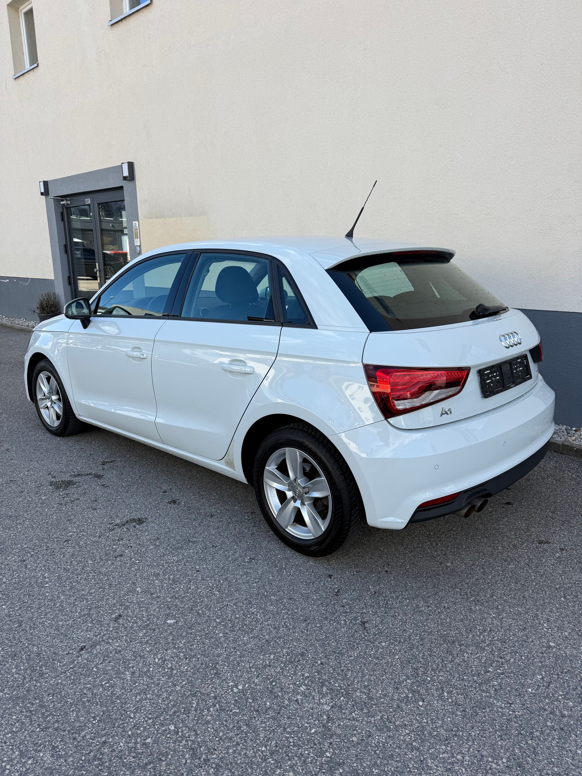 AUDI A1 Sportback 1.4 TFSI Sport S-tronic-image-5