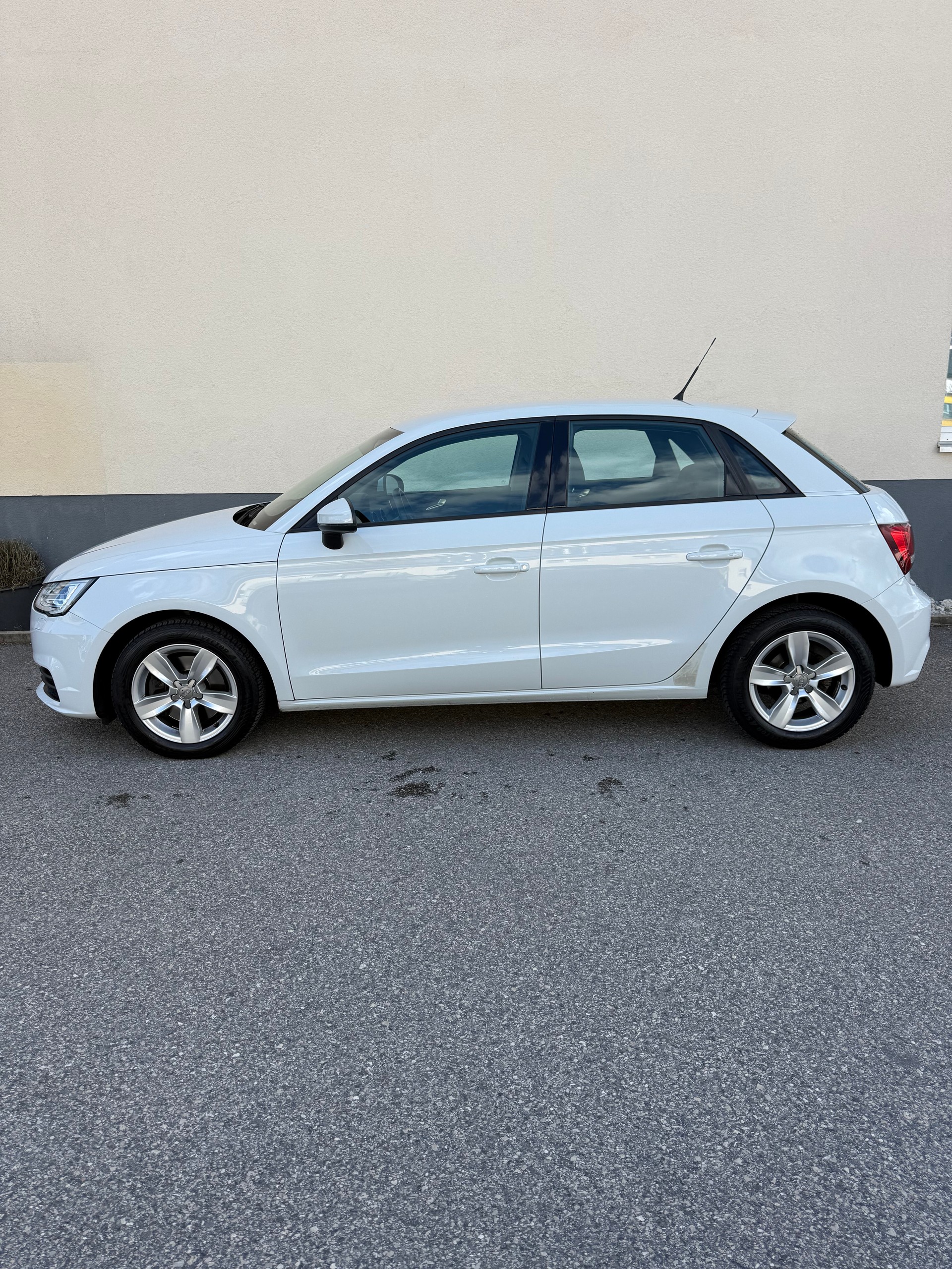 AUDI A1 Sportback 1.4 TFSI Sport S-tronic-image-6