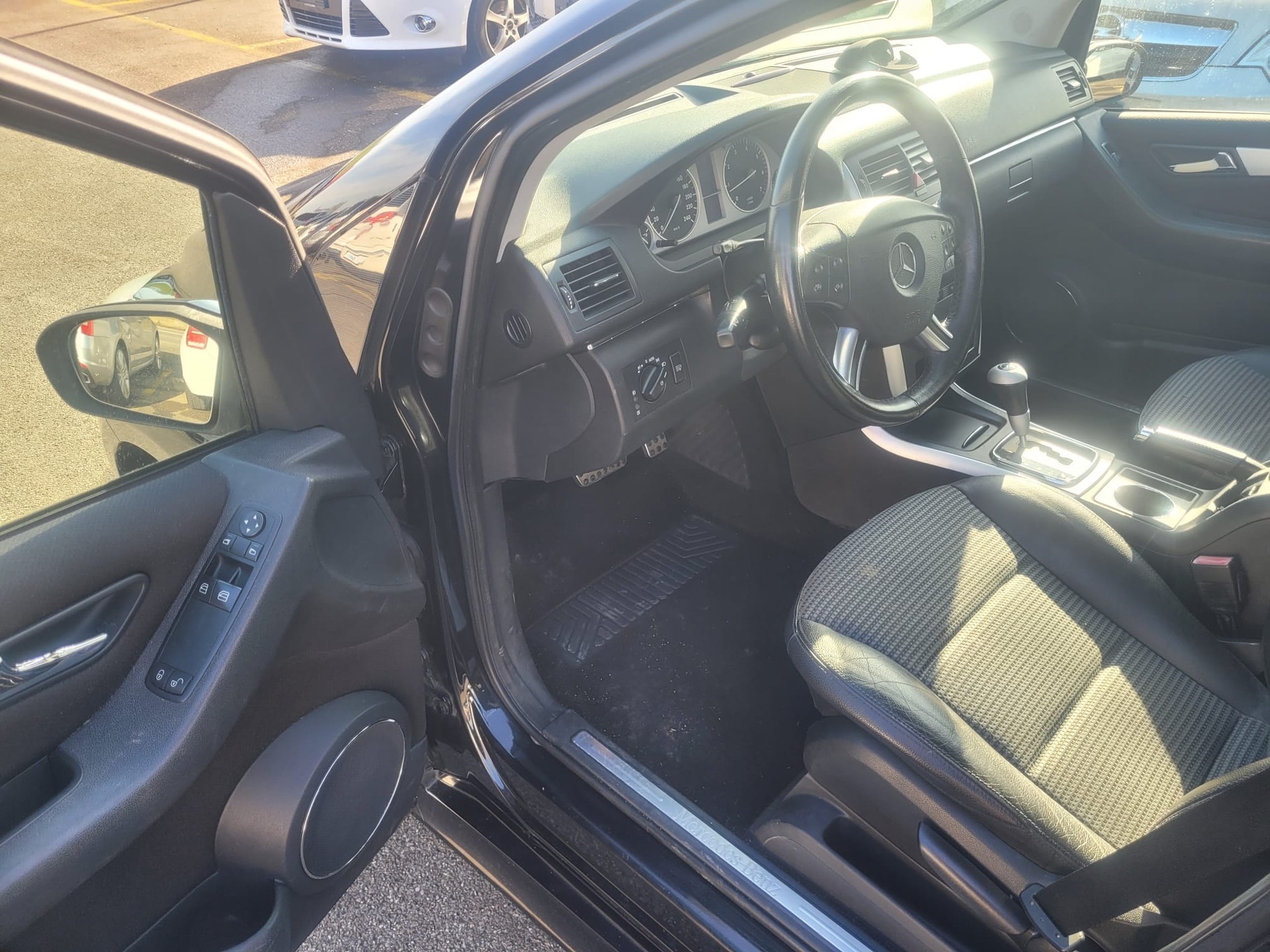 RENAULT Clio Grandtour 1.2 16V Turbo 20th Edition-image-4