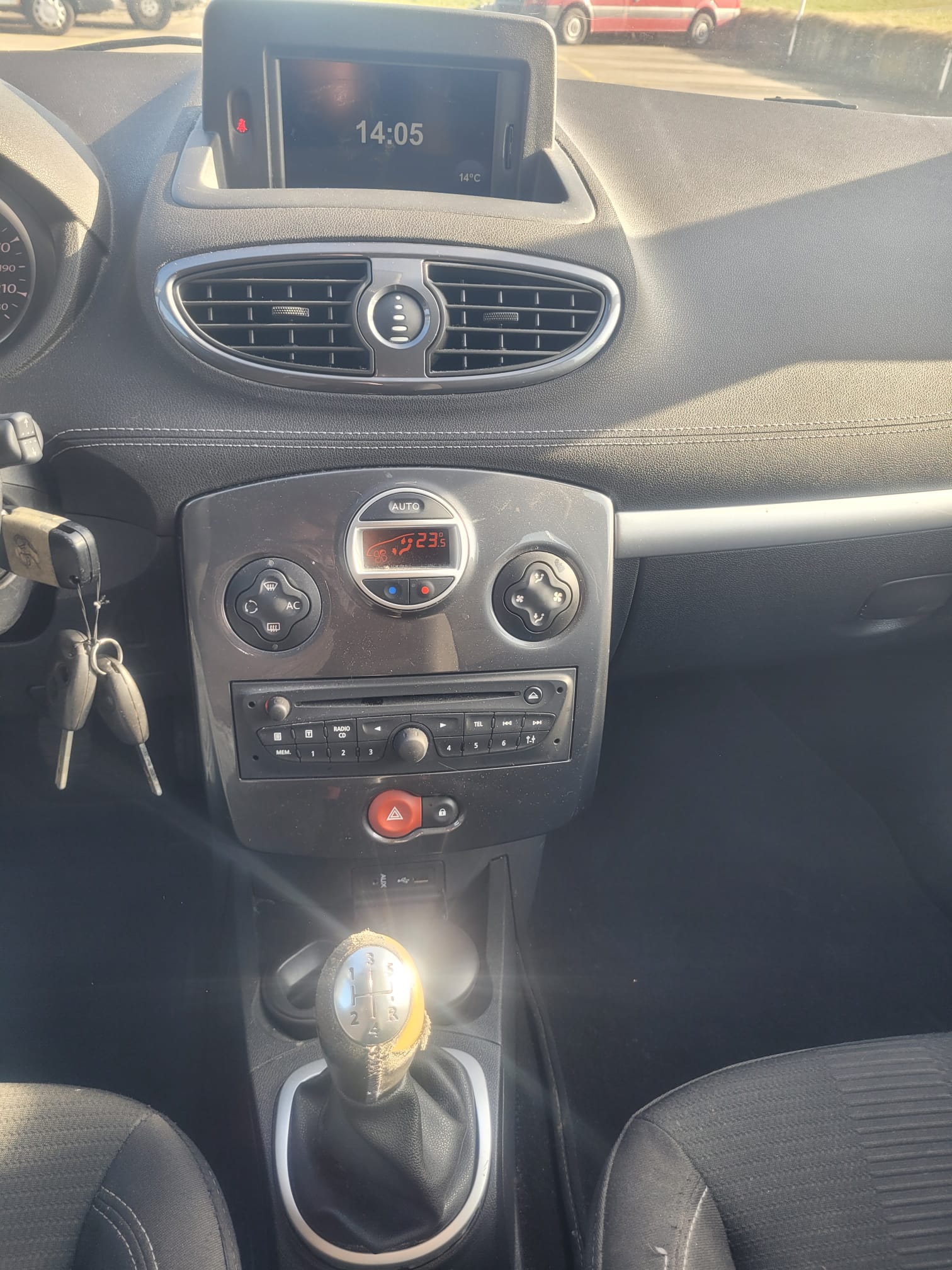 RENAULT Clio Grandtour 1.2 16V Turbo 20th Edition-image-7