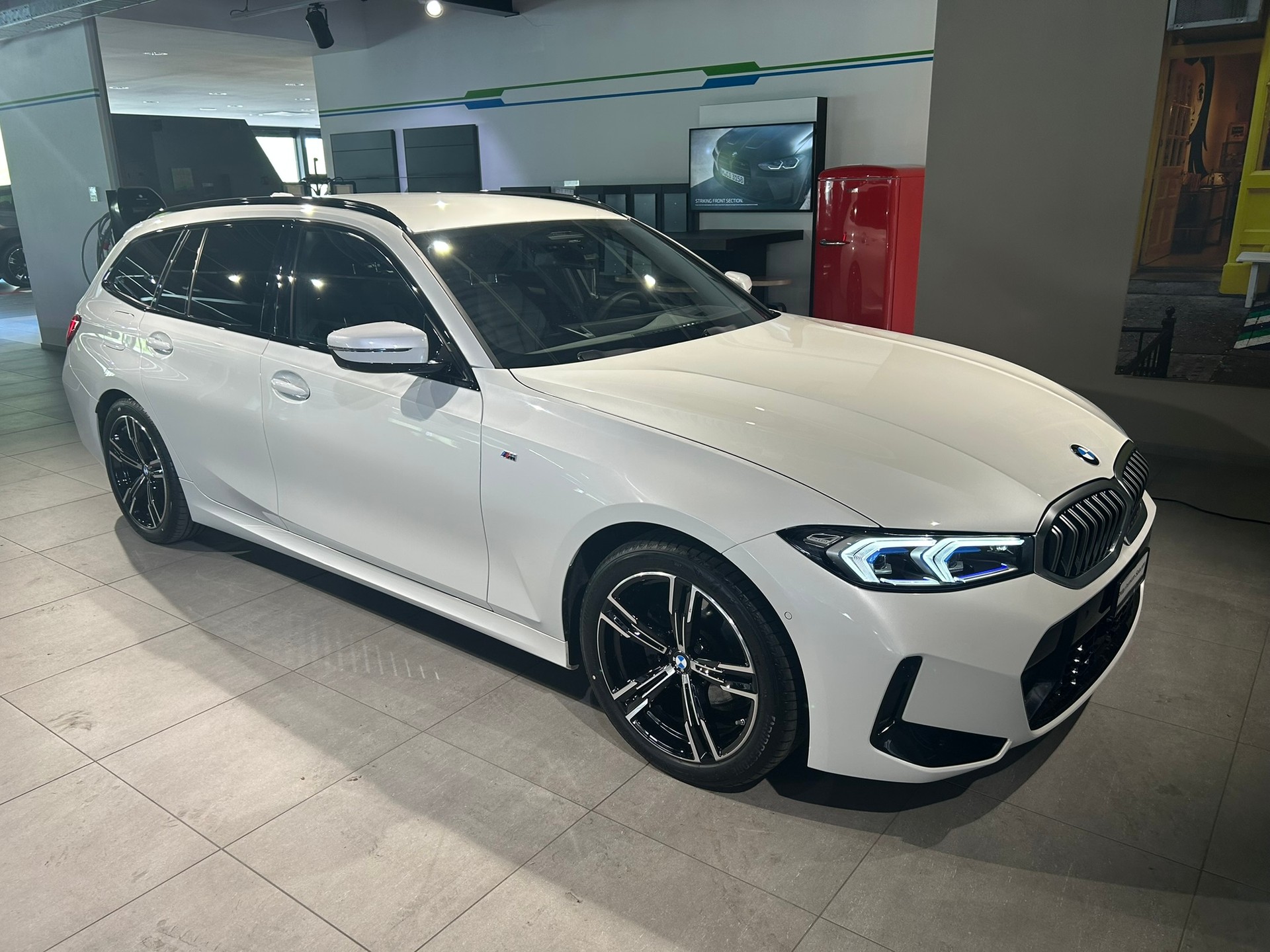 BMW 320d xDrive 48V Touring Steptronic M Sport-image-6