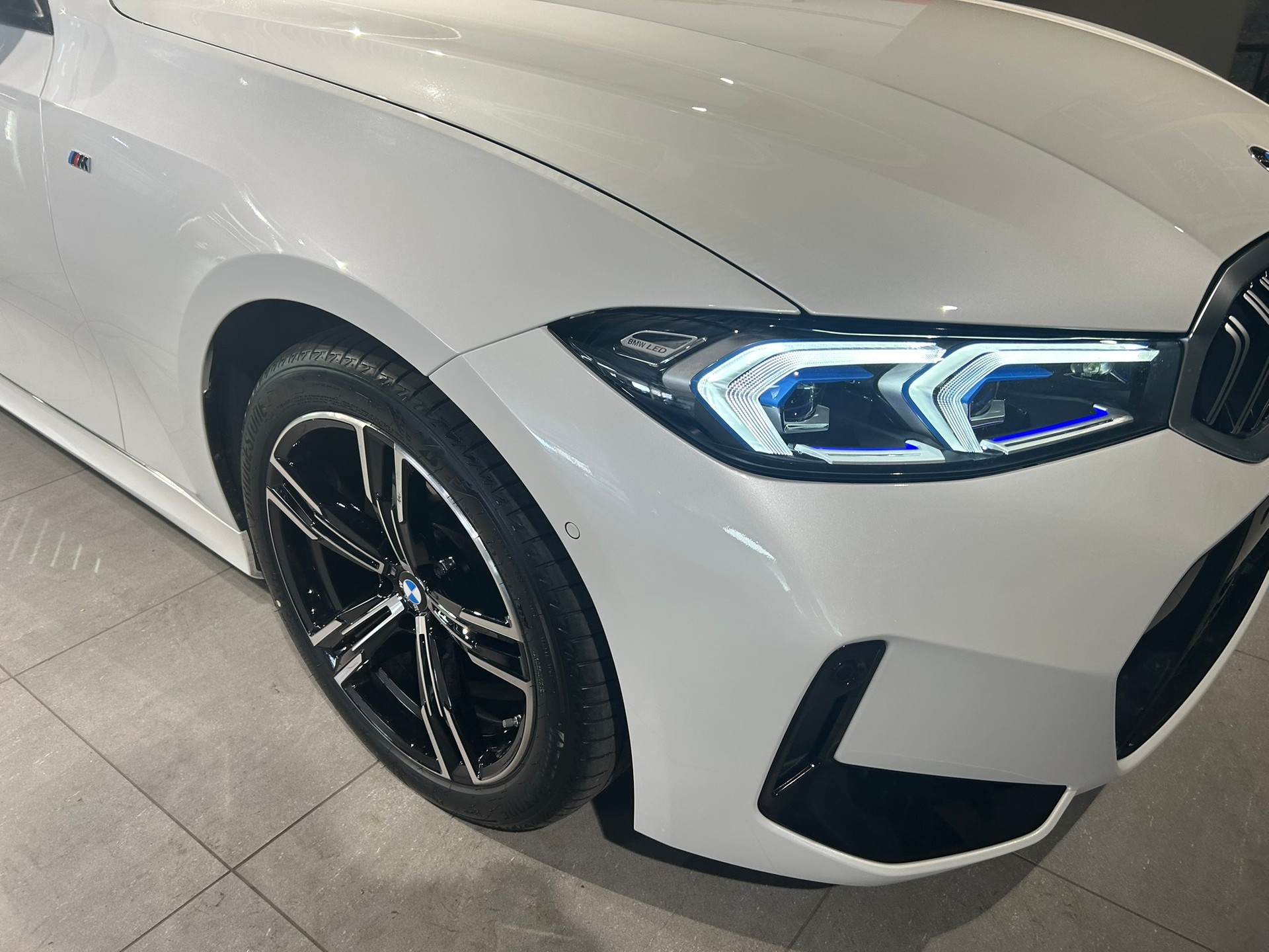 BMW 320d xDrive 48V Touring Steptronic M Sport-image-14