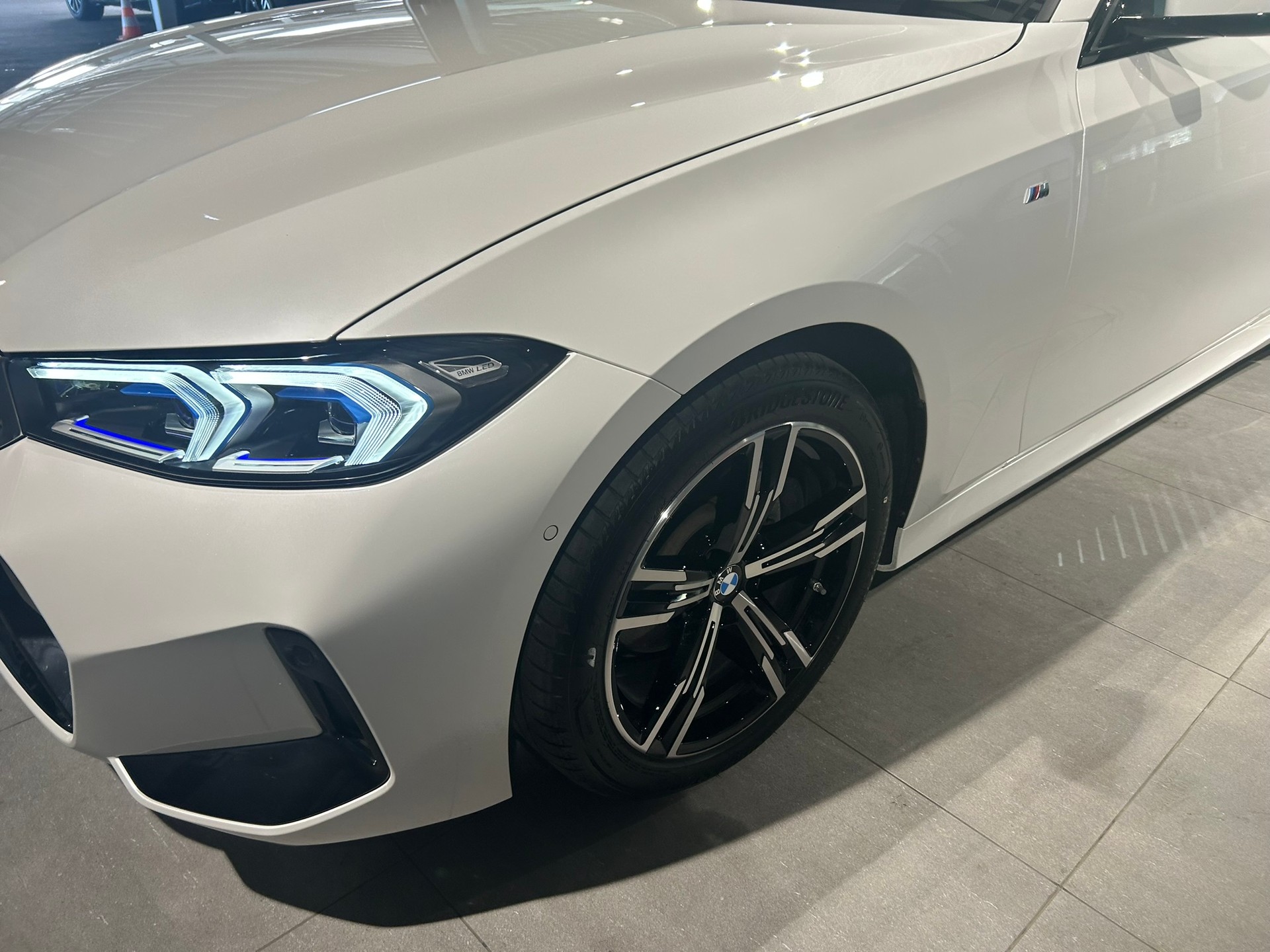 BMW 320d xDrive 48V Touring Steptronic M Sport-image-13