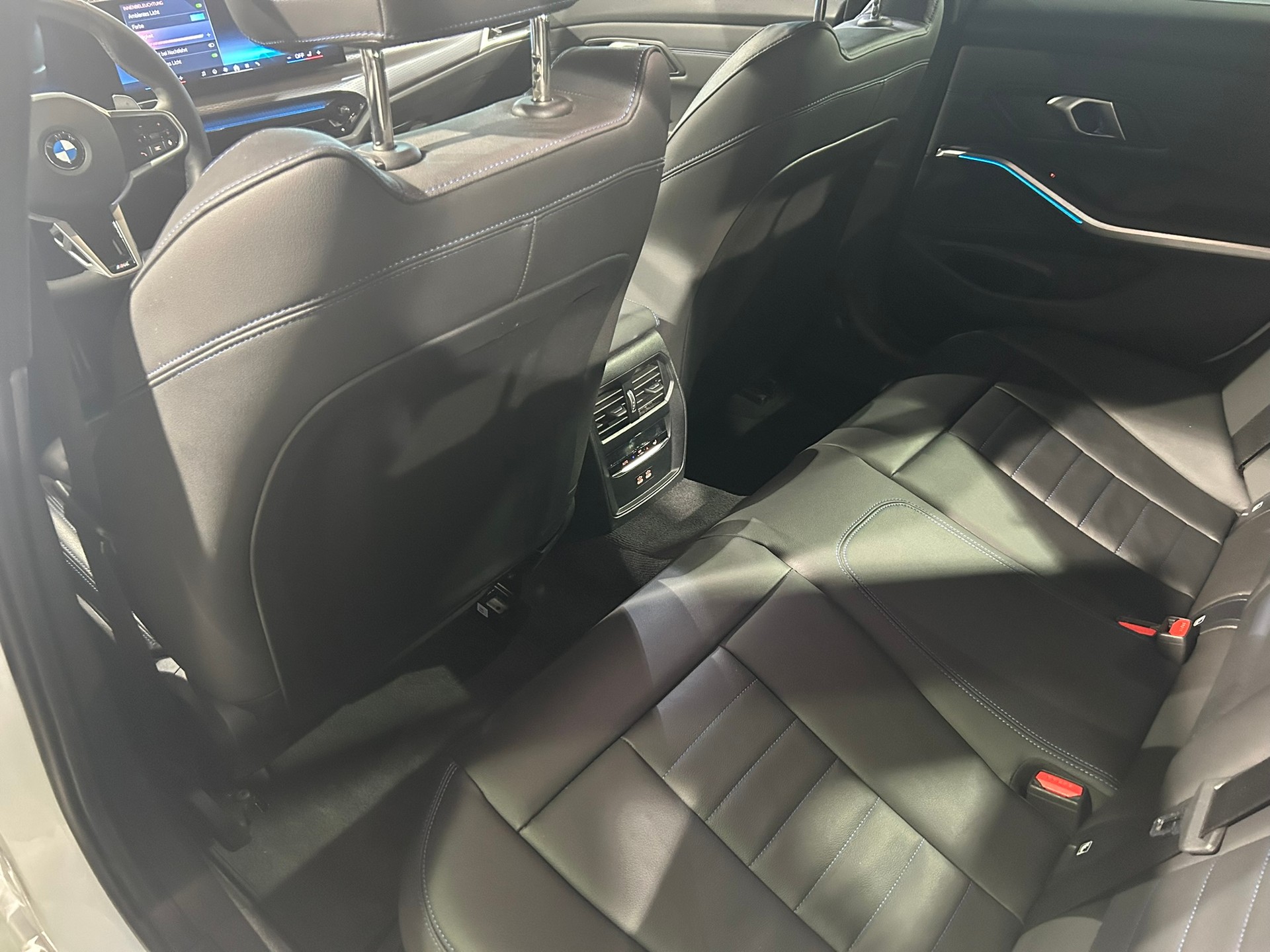 BMW 320d xDrive 48V Touring Steptronic M Sport-image-28