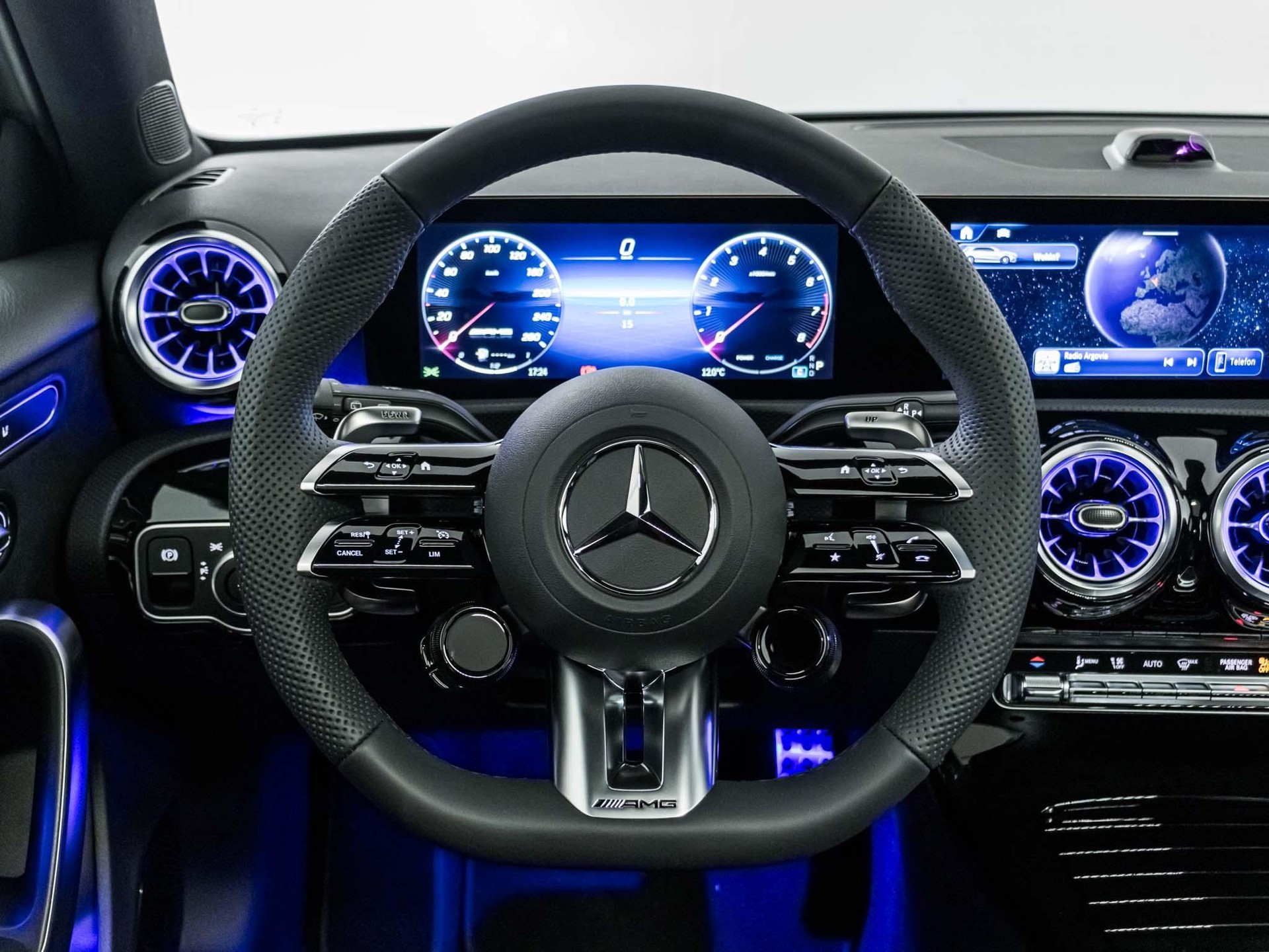 MERCEDES-BENZ A 35 AMG 4MATIC-image-10