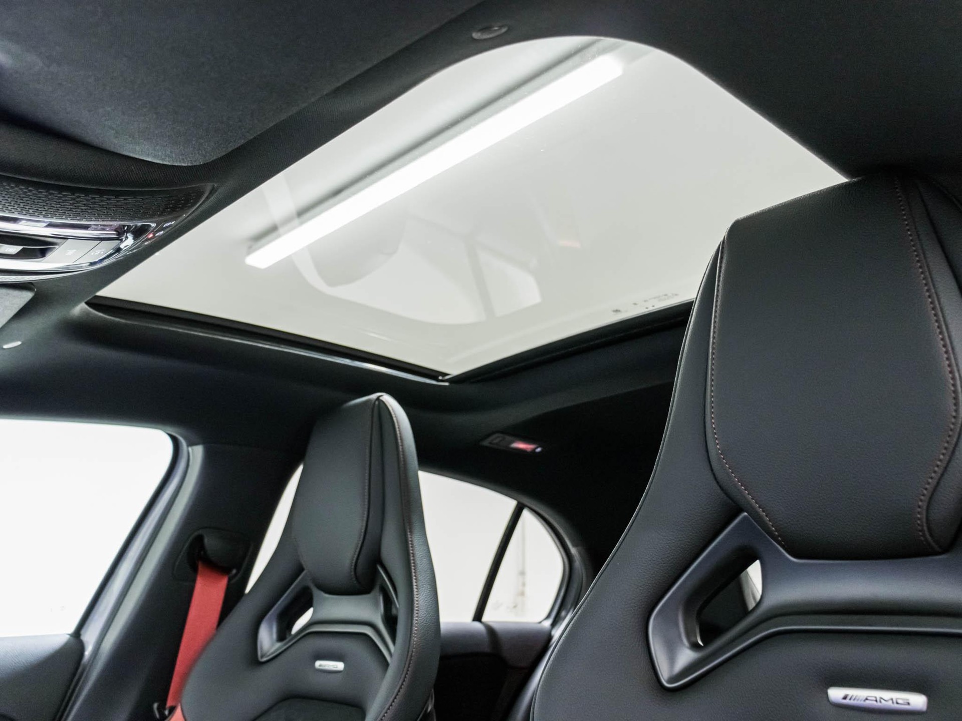 MERCEDES-BENZ A 35 AMG 4MATIC-image-8