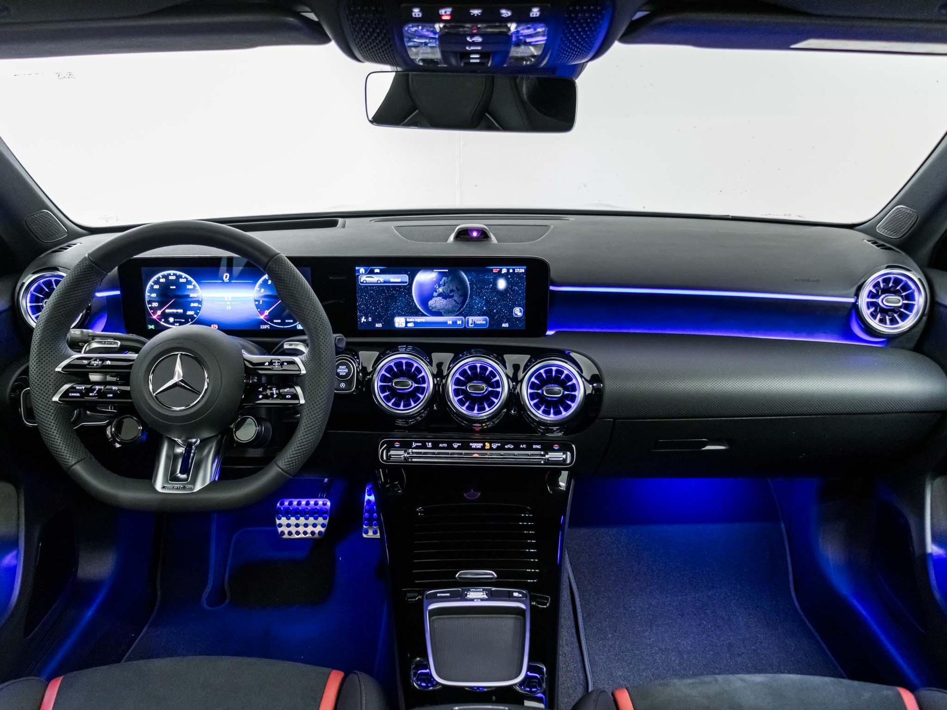 MERCEDES-BENZ A 35 AMG 4MATIC-image-11